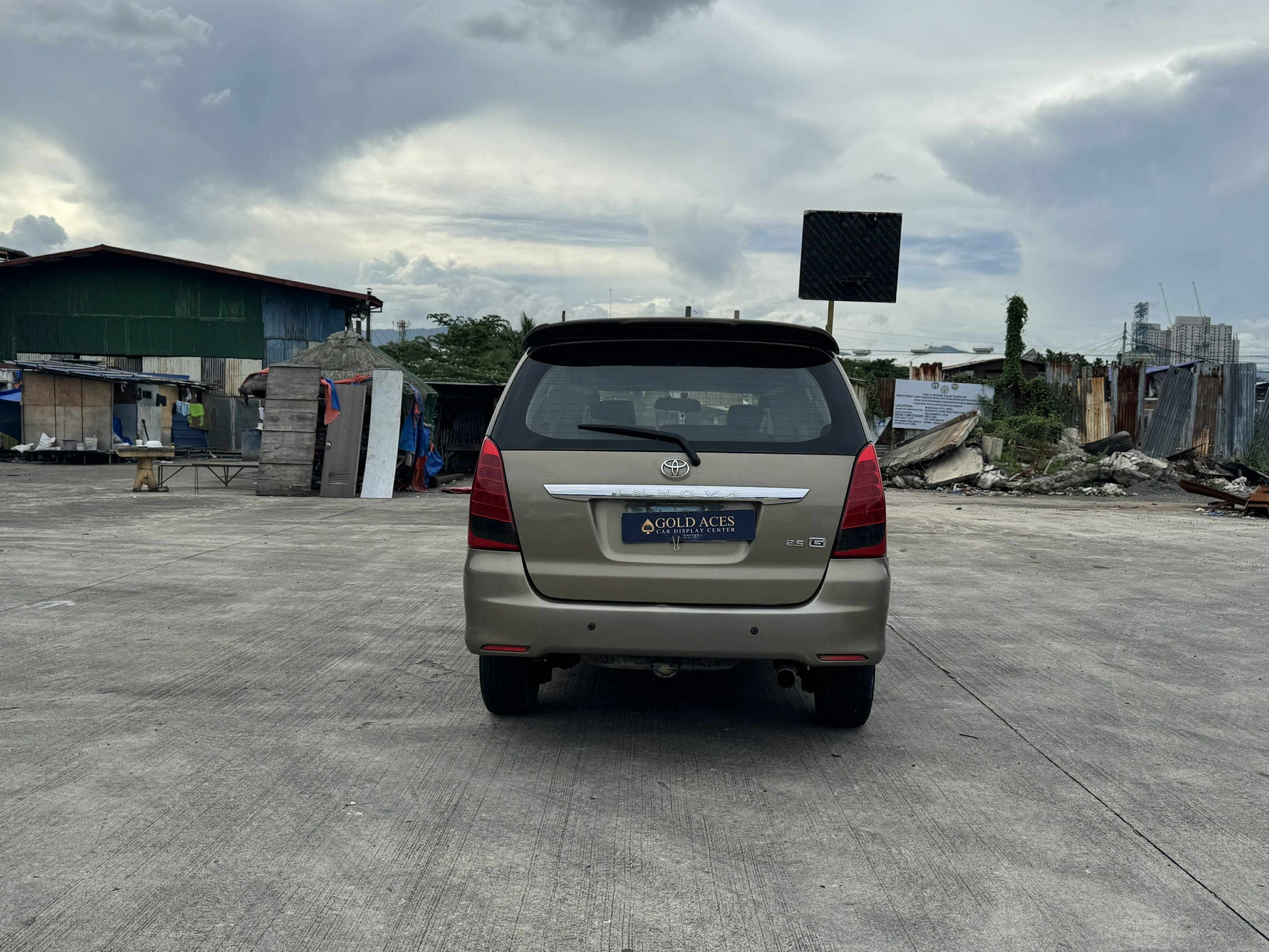 2012 TOYOTA INNOVA 2.8L G DSL AUTOMATIC TRANSMISSION Gold Aces Car Display Center