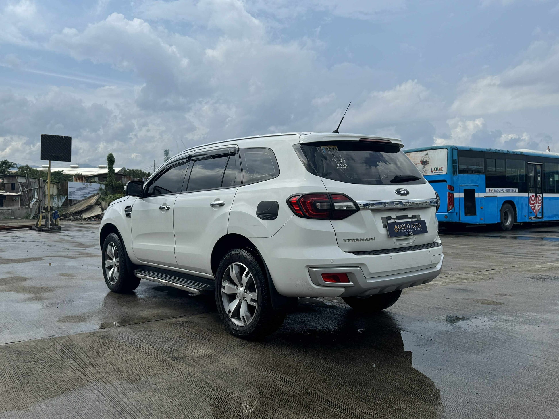 2016 FORD EVEREST TITANIUM 4X4 3.2L DSL AUTOMATIC TRANSMISSION Gold Aces Car Display Center