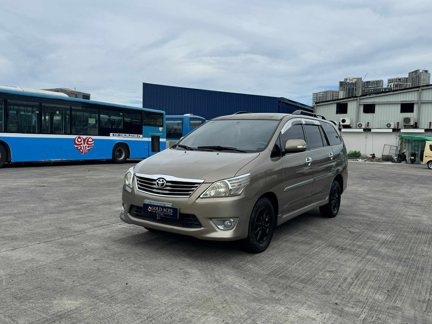 2012 TOYOTA INNOVA 2.8L G DSL AUTOMATIC TRANSMISSION Gold Aces Car Display Center