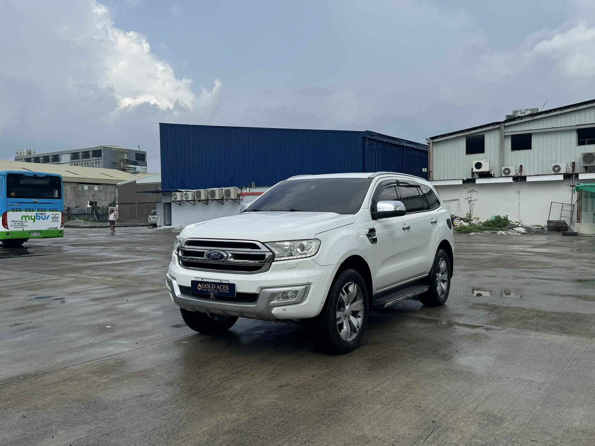 2016 FORD EVEREST TITANIUM 4X4 3.2L DSL AUTOMATIC TRANSMISSION Gold Aces Car Display Center