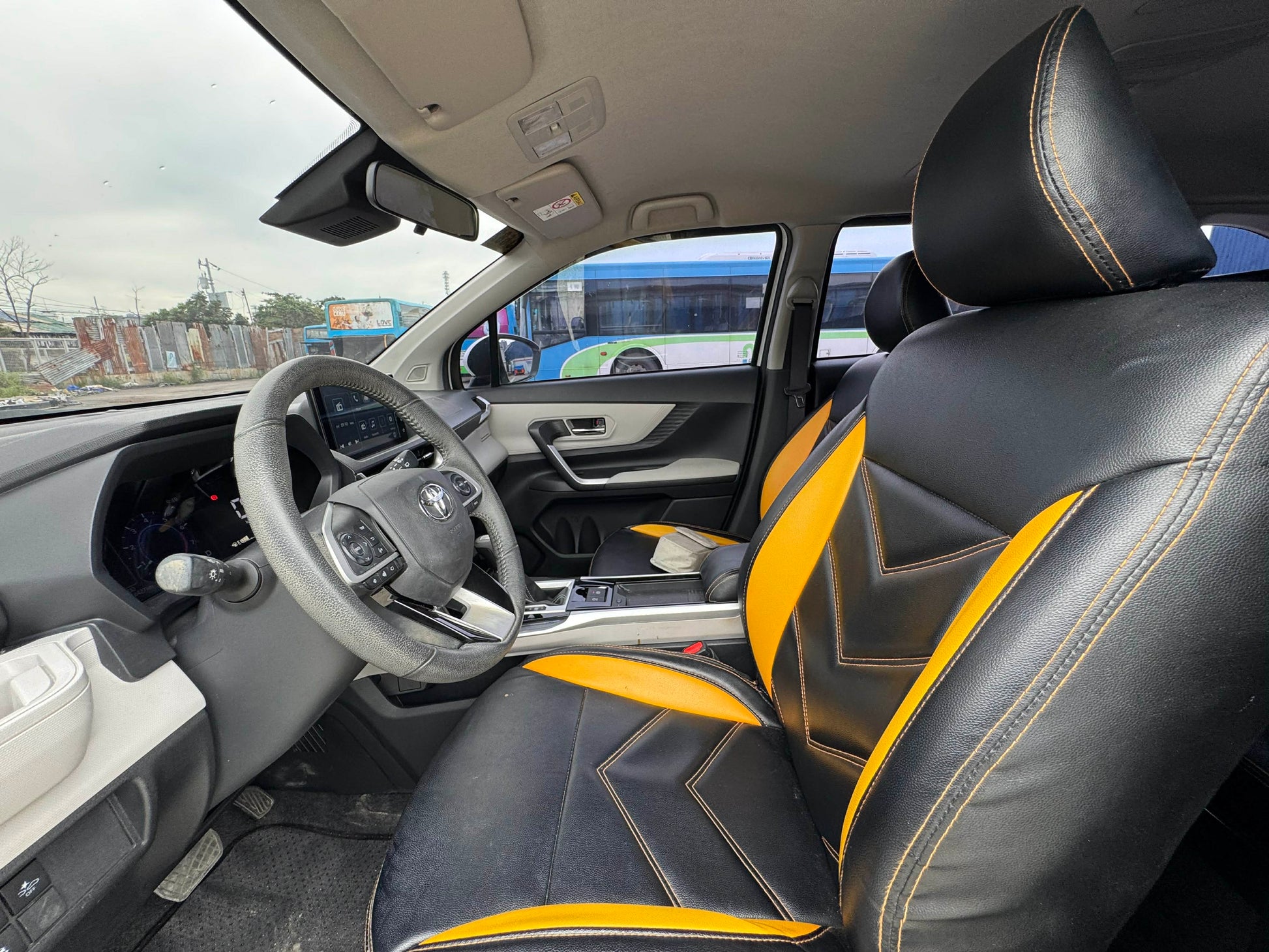 2023 TOYOTA VELOZ 1.5L V AUTOMATIC TRANSMISSION (16T KMS ONLY!) Gold Aces Car Display Center