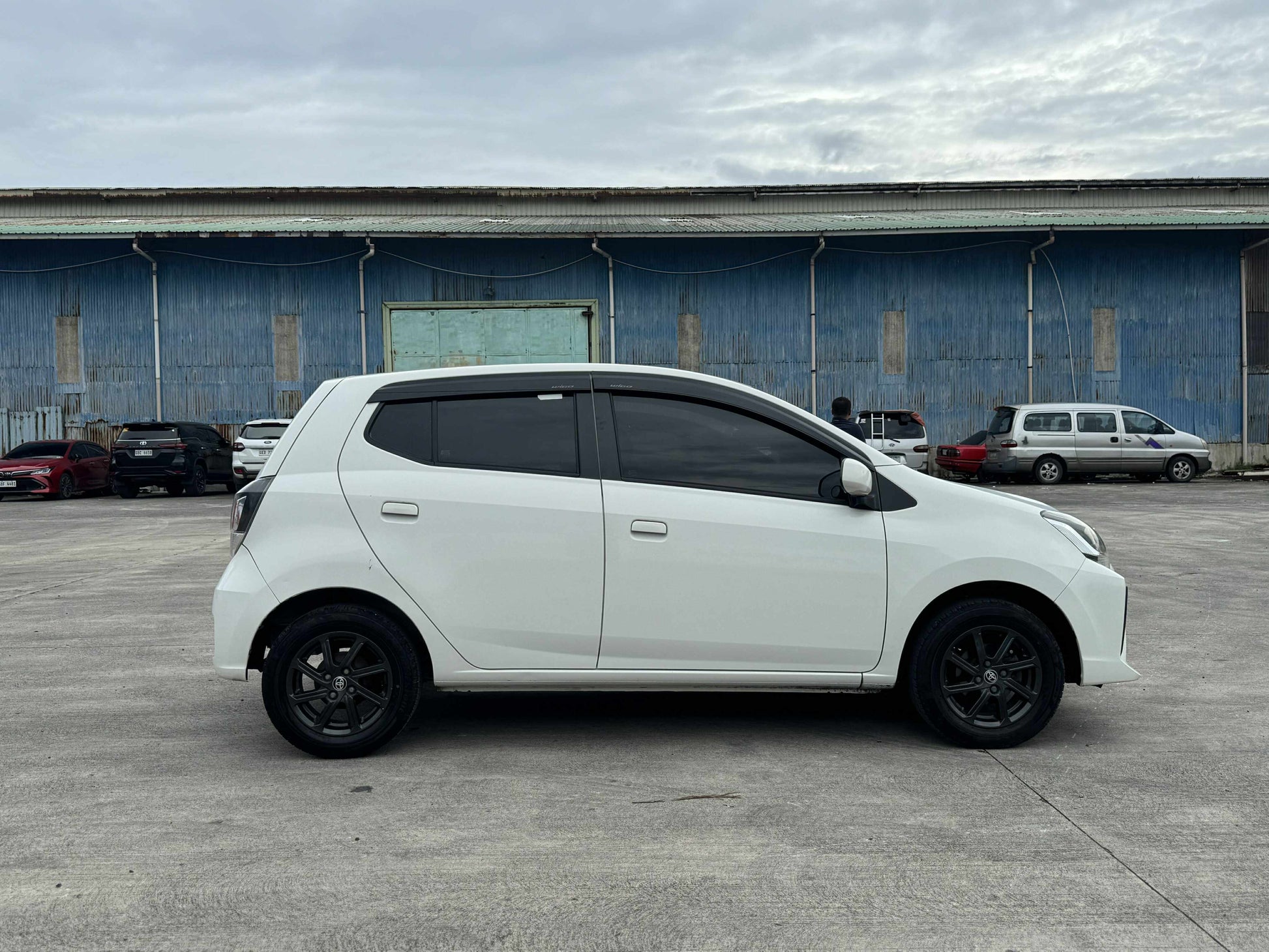 2020 TOYOTA WIGO E 1.0L MANUAL TRANSMISSION Gold Aces Car Display Center