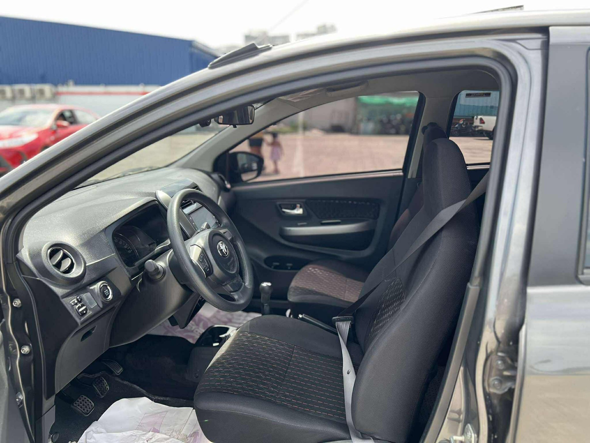 2022 ACQ TOYOTA WIGO G 1.0L MANUAL TRANSMISSION (8T KMS ONLY!) Gold Aces Car Display Center