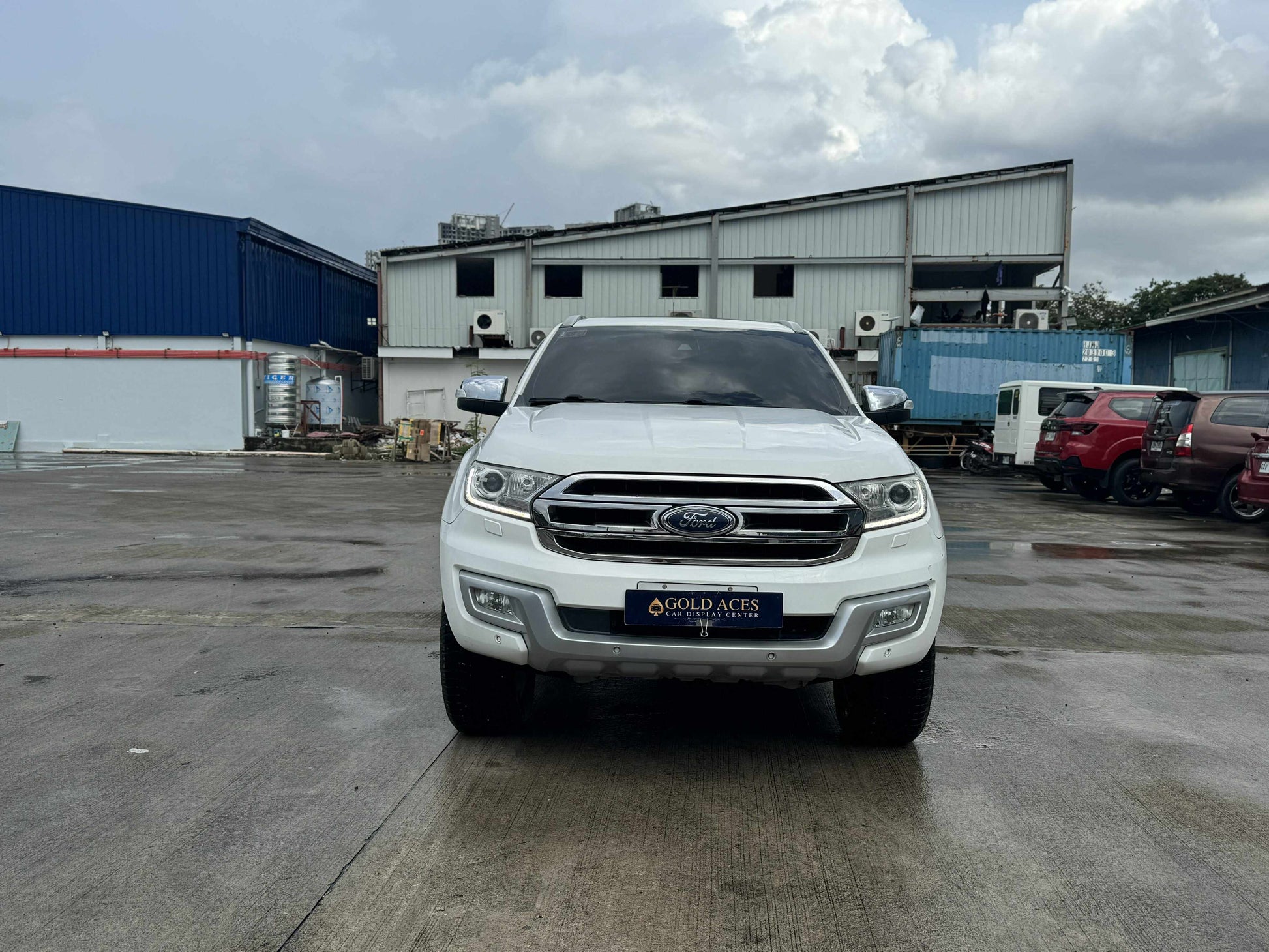 2016 FORD EVEREST TITANIUM 4X4 3.2L DSL AUTOMATIC TRANSMISSION Gold Aces Car Display Center