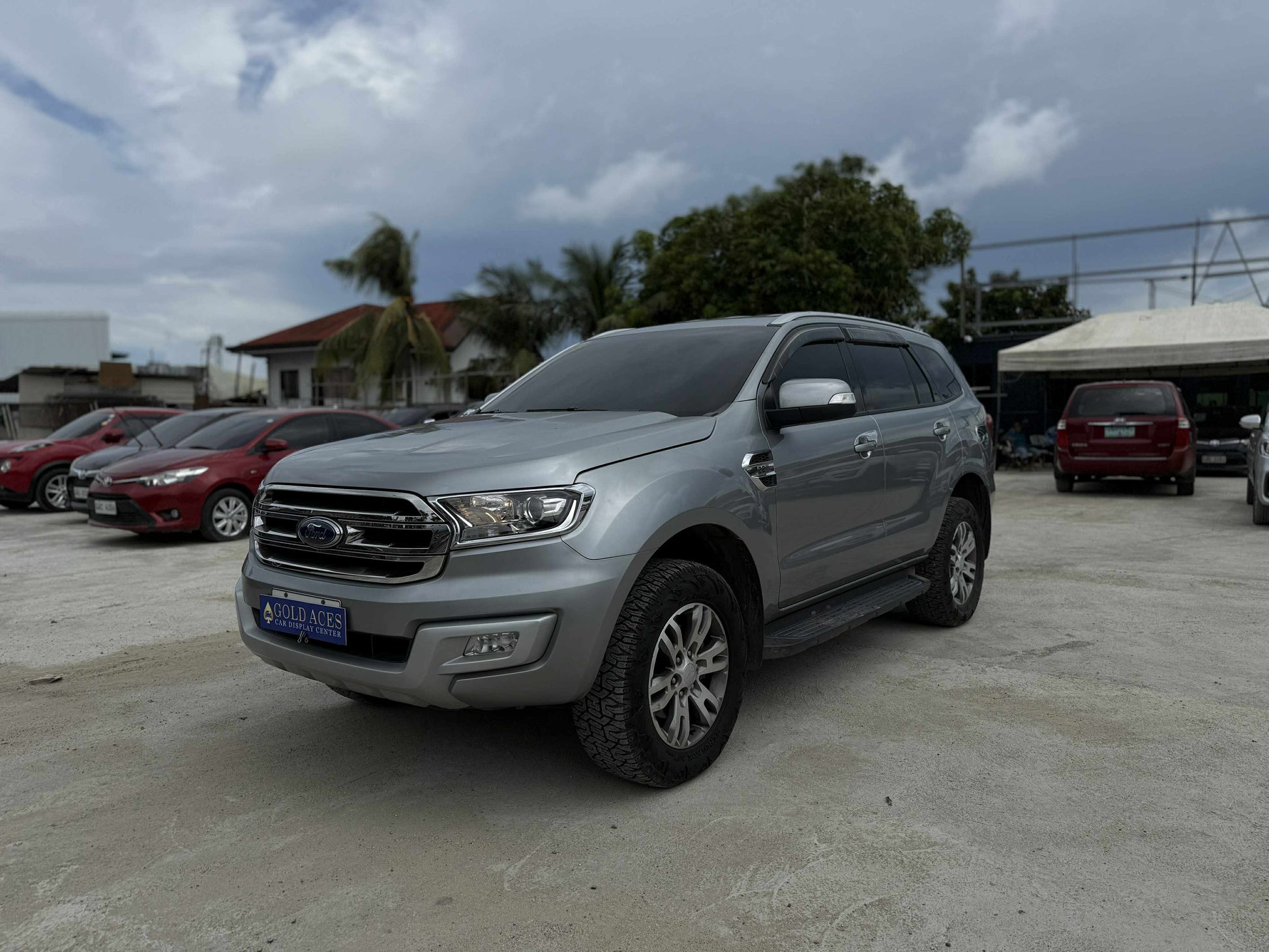 2016 FORD EVEREST TREND 4X2 2.2L DSL AUTOMATIC TRANSMISSION Gold Aces Car Display Center