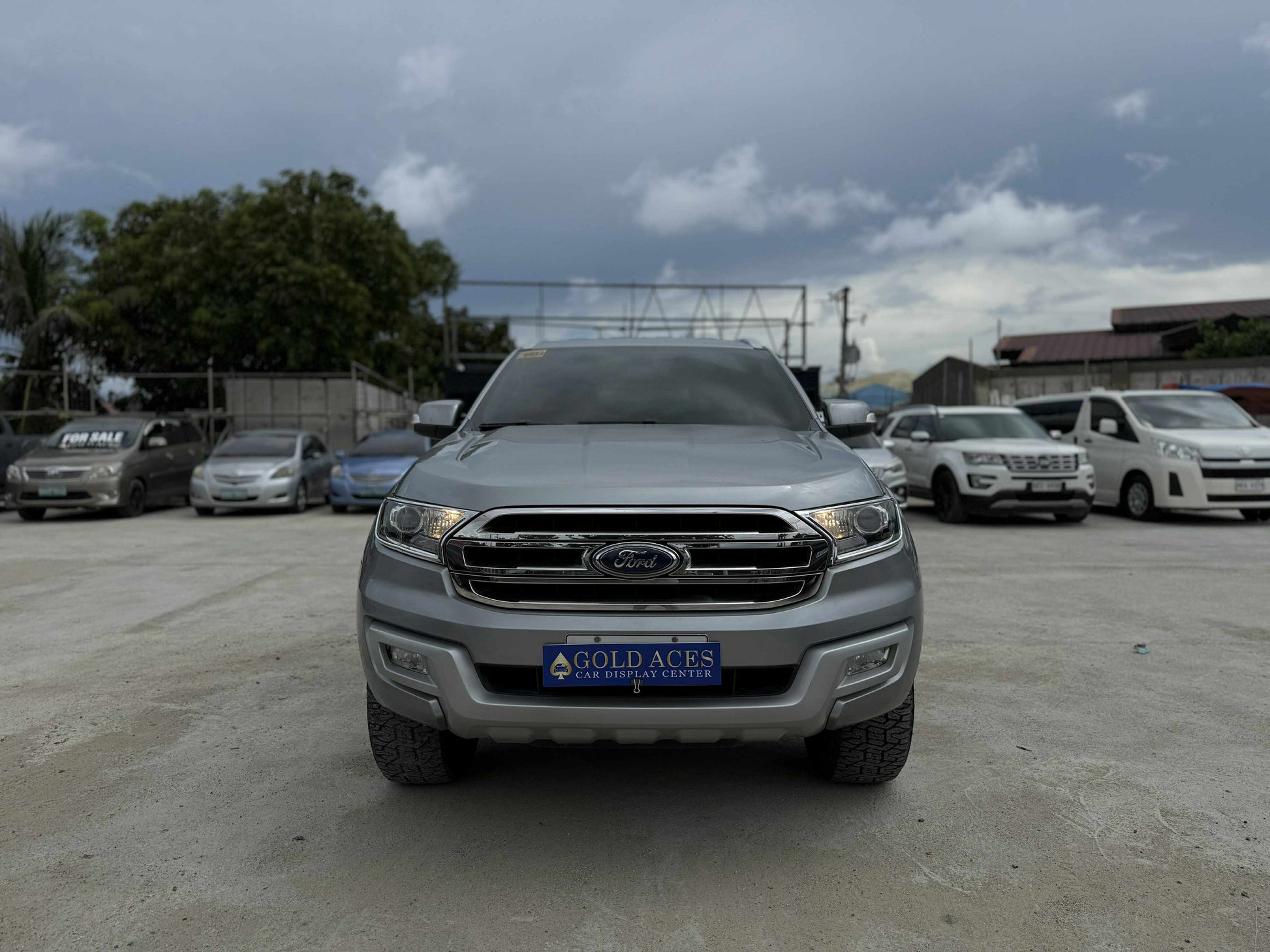 2016 FORD EVEREST TREND 4X2 2.2L DSL AUTOMATIC TRANSMISSION Gold Aces Car Display Center