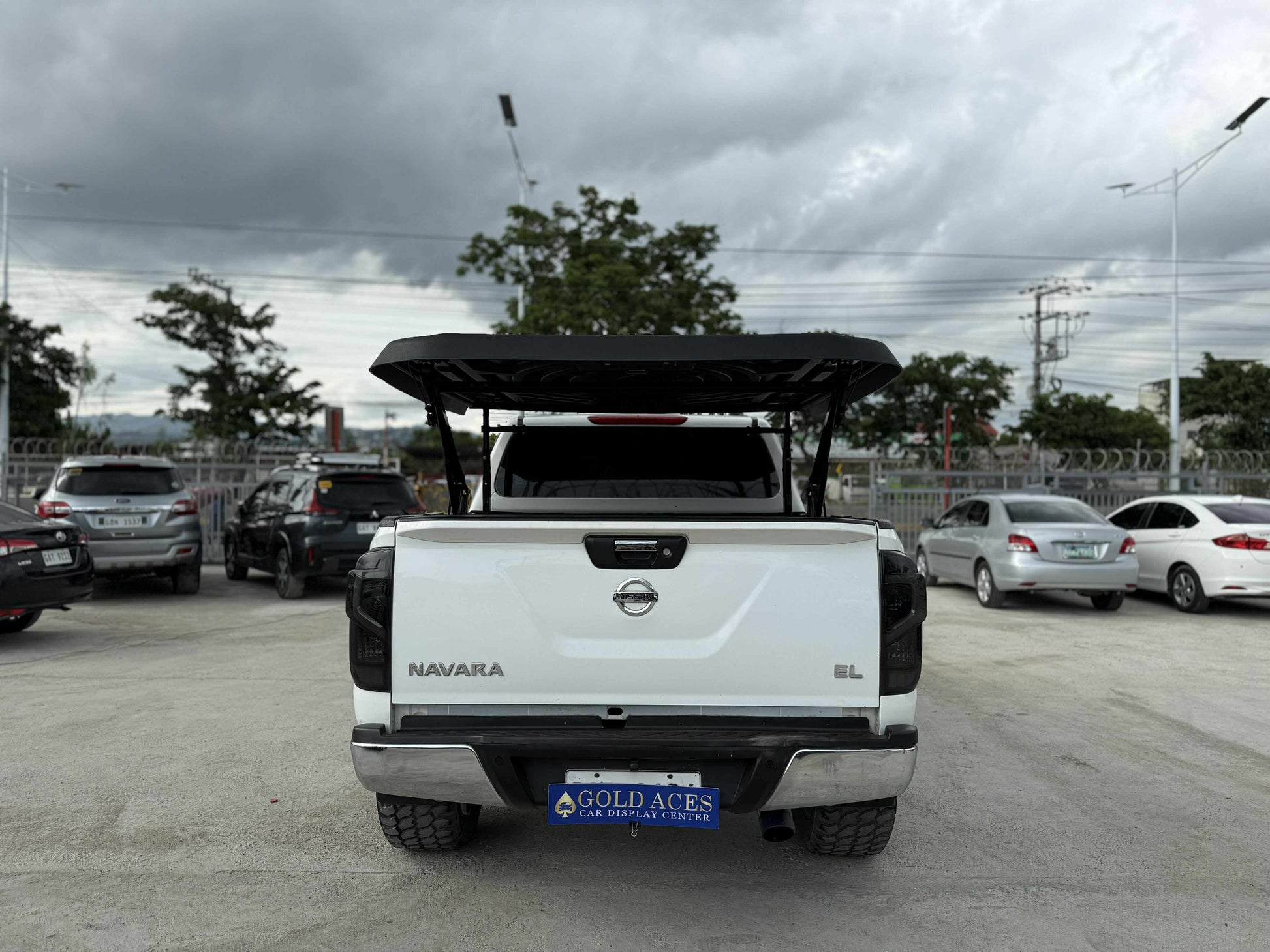 2018 NISSAN NAVARA 2.5L 4X2 EL MANUAL TRANSMISSION Gold Aces Car Display Center