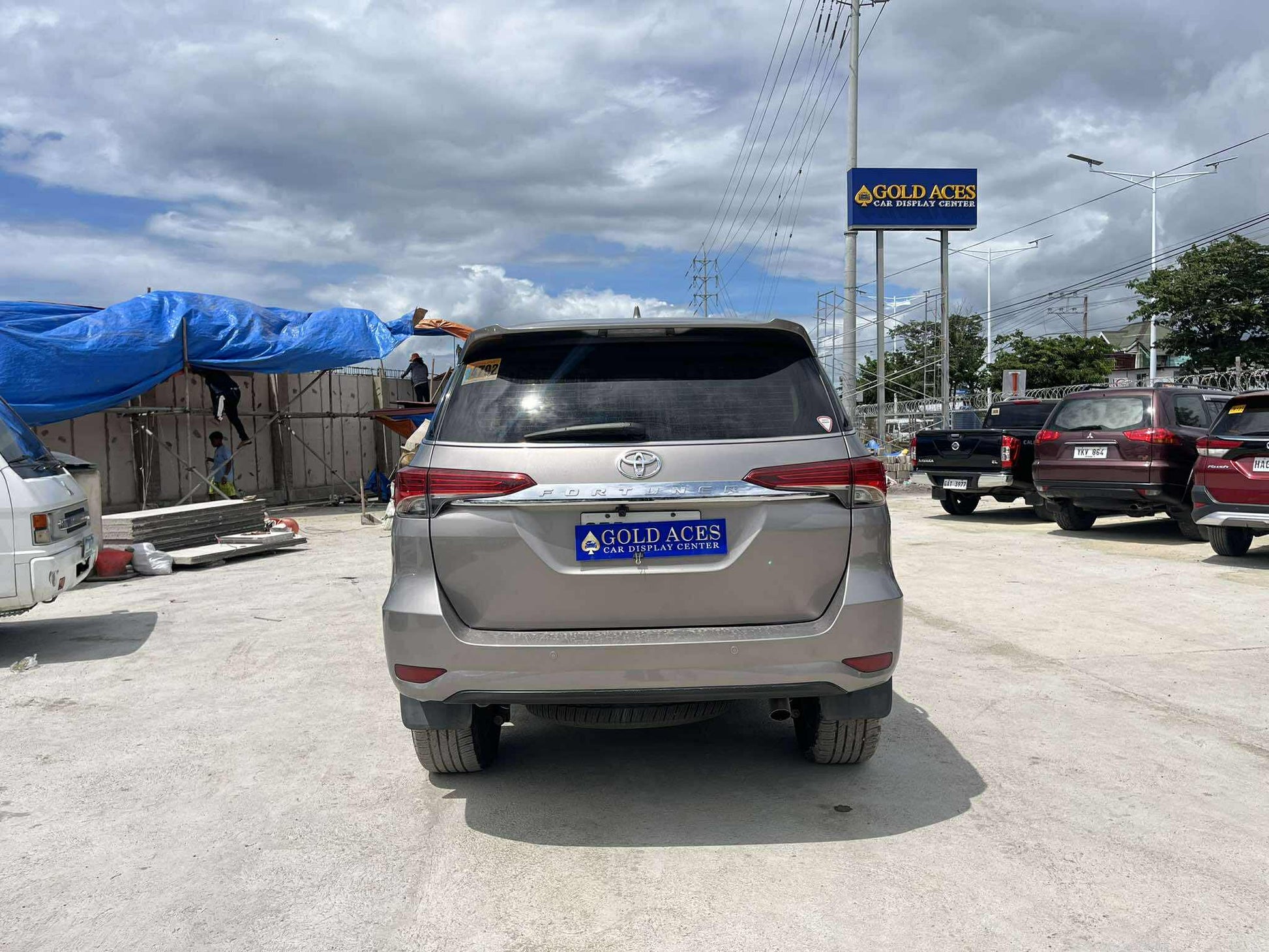 2016 TOYOTA FORTUNER 2.4L V 4X2 AUTOMATIC TRANSMISSION Gold Aces Car Display Center