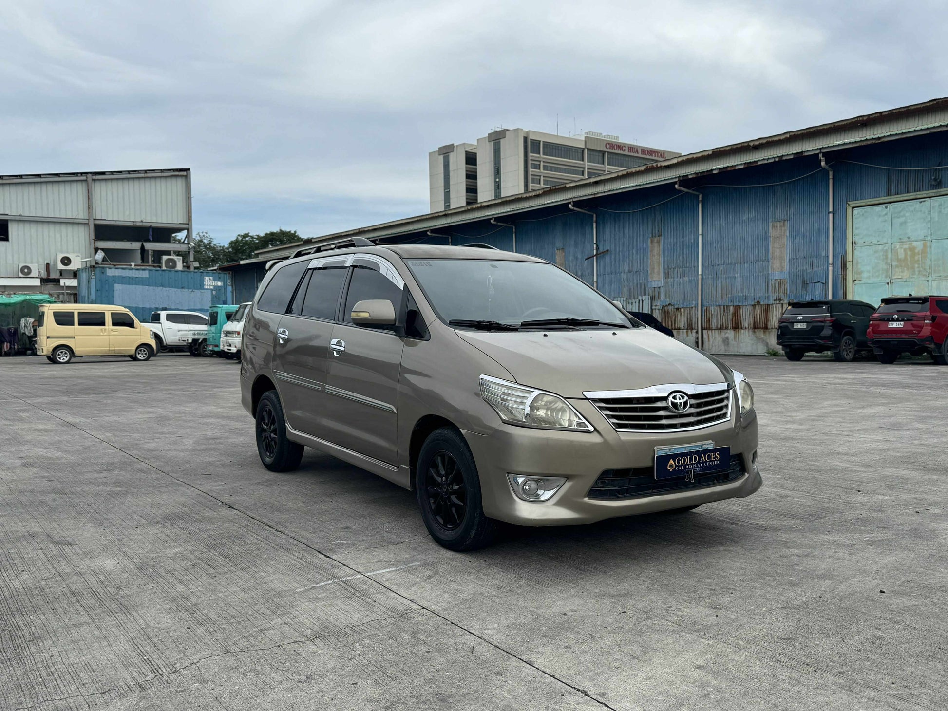 2012 TOYOTA INNOVA 2.8L G DSL AUTOMATIC TRANSMISSION Gold Aces Car Display Center