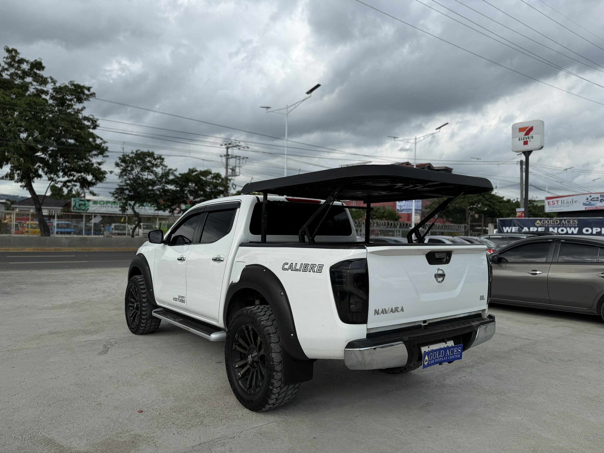 2018 NISSAN NAVARA 2.5L 4X2 EL MANUAL TRANSMISSION Gold Aces Car Display Center