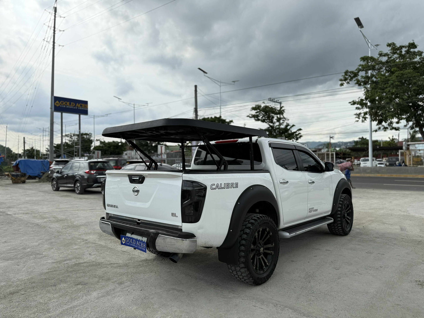 2018 NISSAN NAVARA 2.5L 4X2 EL MANUAL TRANSMISSION Gold Aces Car Display Center