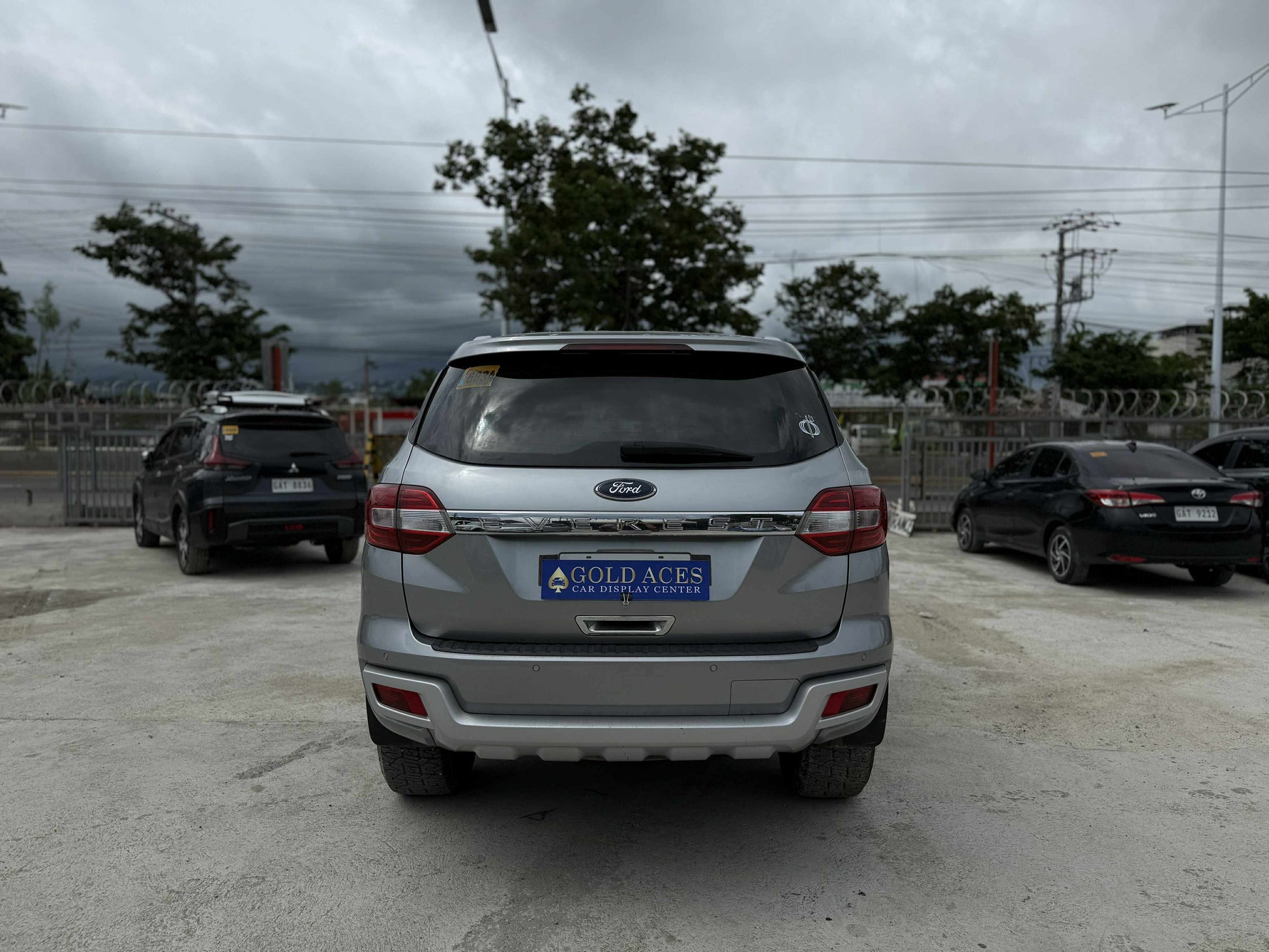 2016 FORD EVEREST TREND 4X2 2.2L DSL AUTOMATIC TRANSMISSION Gold Aces Car Display Center