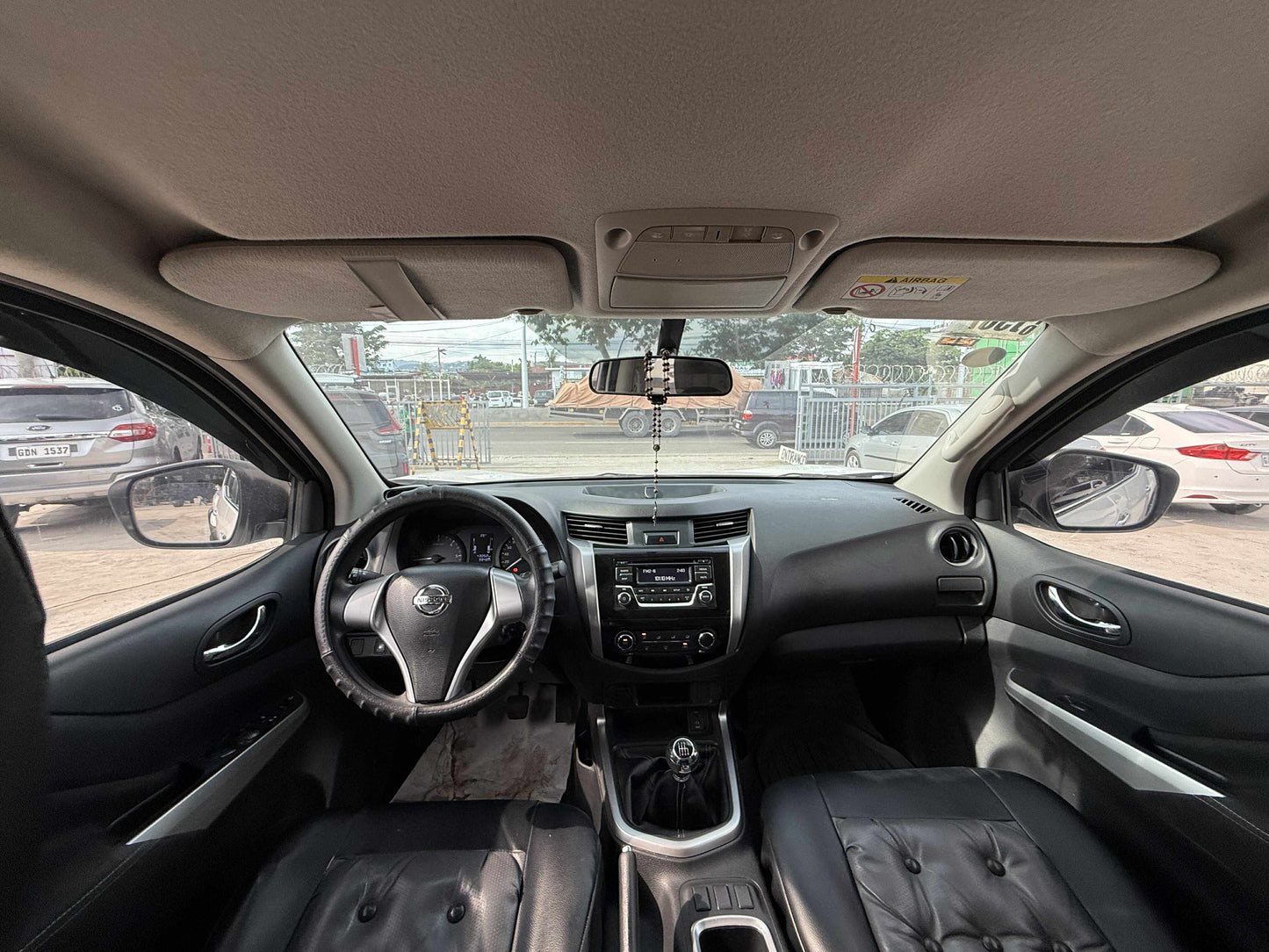 2018 NISSAN NAVARA 2.5L 4X2 EL MANUAL TRANSMISSION Gold Aces Car Display Center