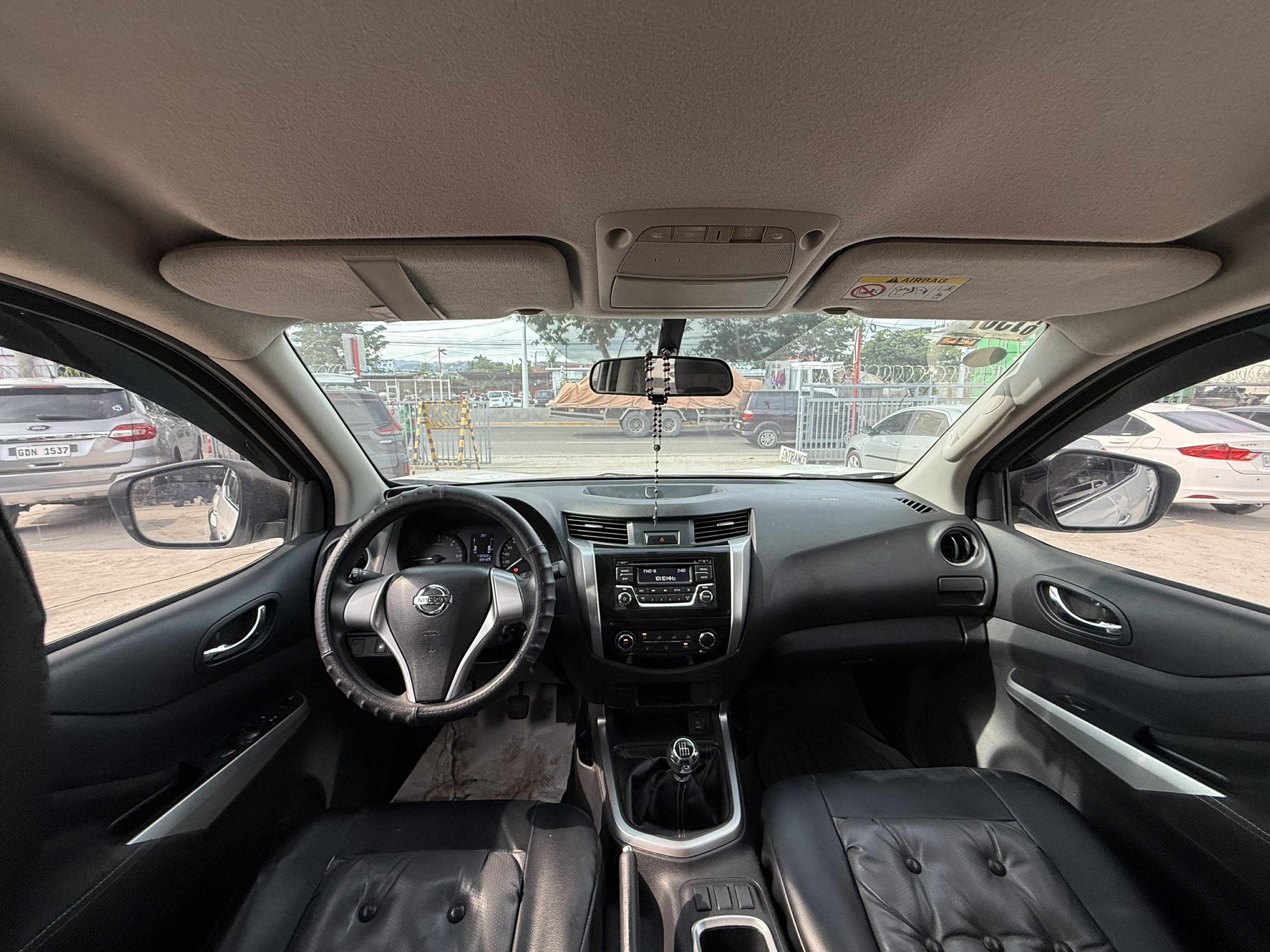 2018 NISSAN NAVARA 2.5L 4X2 EL MANUAL TRANSMISSION Gold Aces Car Display Center