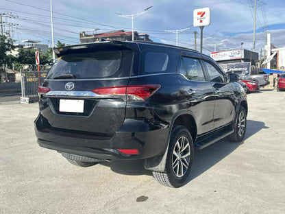 2018 TOYOTA FORTUNER 2.4L V 4X2 AUTOMATIC TRANSMISSION Gold Aces Car Display Center