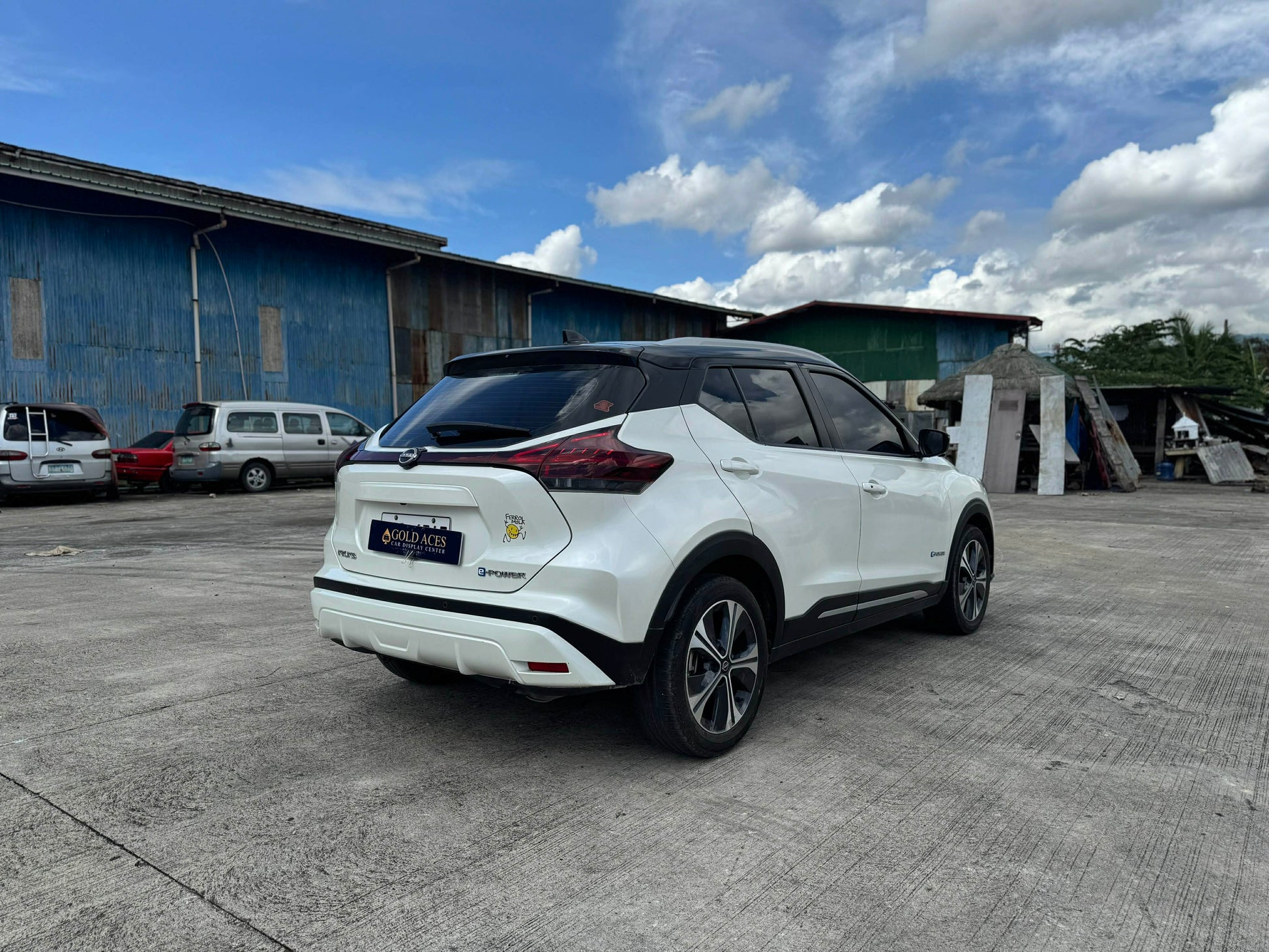 2023 NISSAN KICKS E-POWER HYBRID AUTOMATIC TRANSMISSION (15T KMS ONLY!) Gold Aces Car Display Center