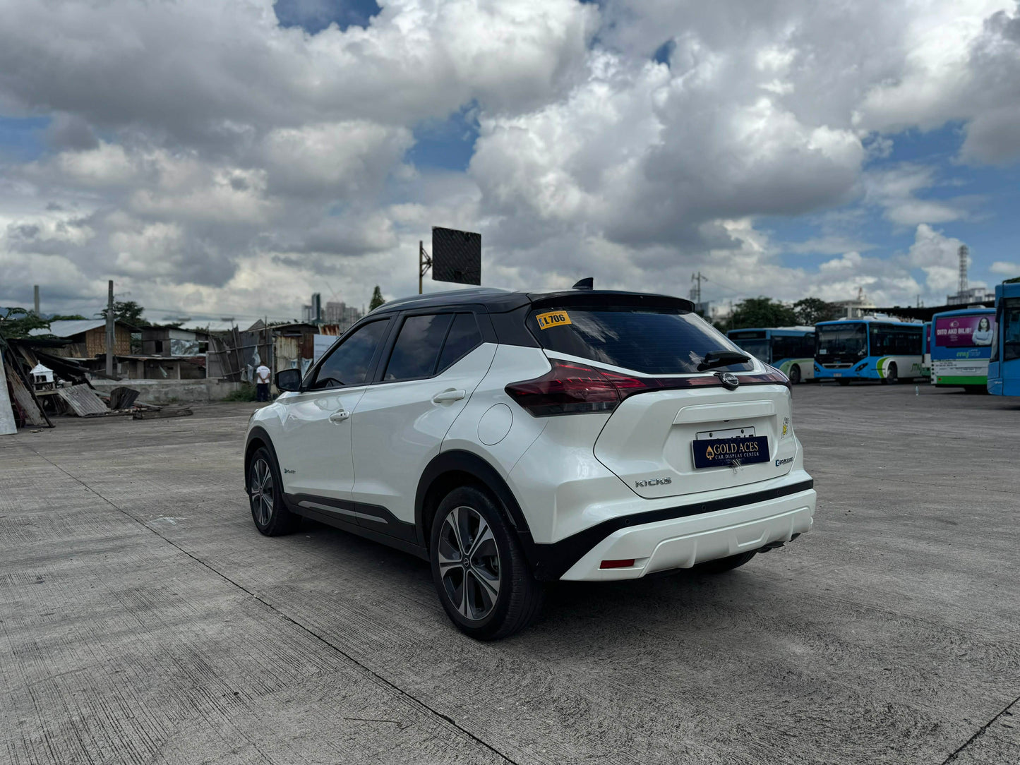 2023 NISSAN KICKS E-POWER HYBRID AUTOMATIC TRANSMISSION (15T KMS ONLY!) Gold Aces Car Display Center