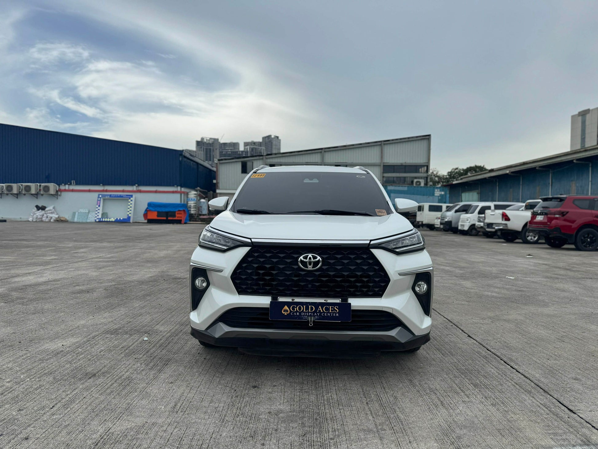 2023 TOYOTA VELOZ 1.5L V AUTOMATIC TRANSMISSION (16T KMS ONLY!) Gold Aces Car Display Center