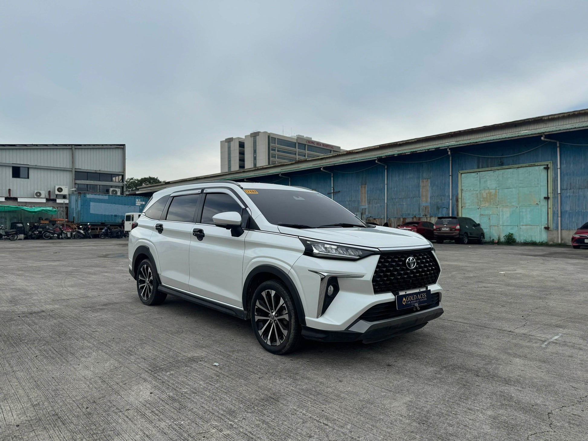 2023 TOYOTA VELOZ 1.5L V AUTOMATIC TRANSMISSION (16T KMS ONLY!) Gold Aces Car Display Center