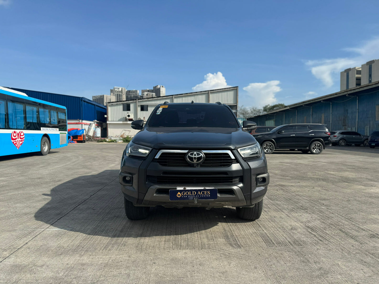 2023 TOYOTA HILUX 2.4L 4X2 CONQUEST AUTOMATIC TRANSMISSION Gold Aces Car Display Center