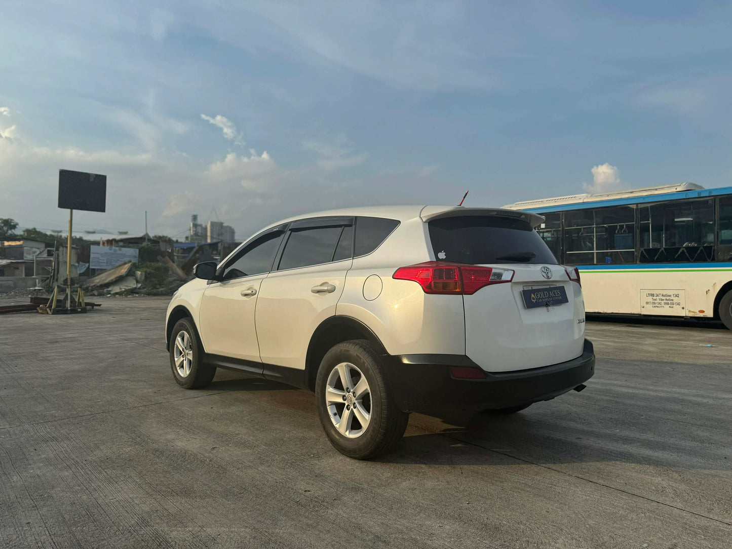 2014 TOYOTA RAV 4 2.5L GAS AUTOMATIC TRANSMISSION Gold Aces Car Display Center