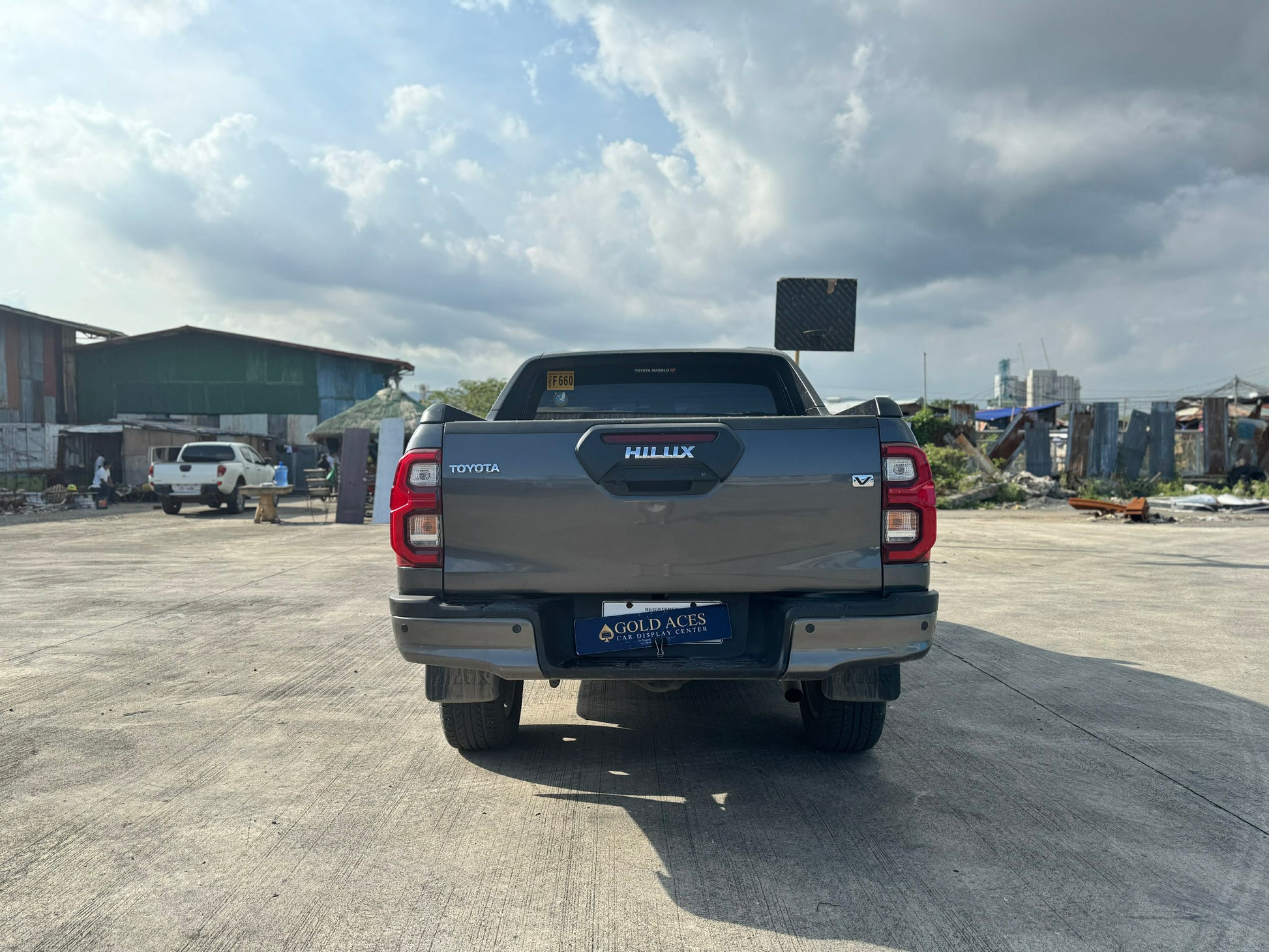 2023 TOYOTA HILUX 2.4L 4X2 CONQUEST AUTOMATIC TRANSMISSION Gold Aces Car Display Center