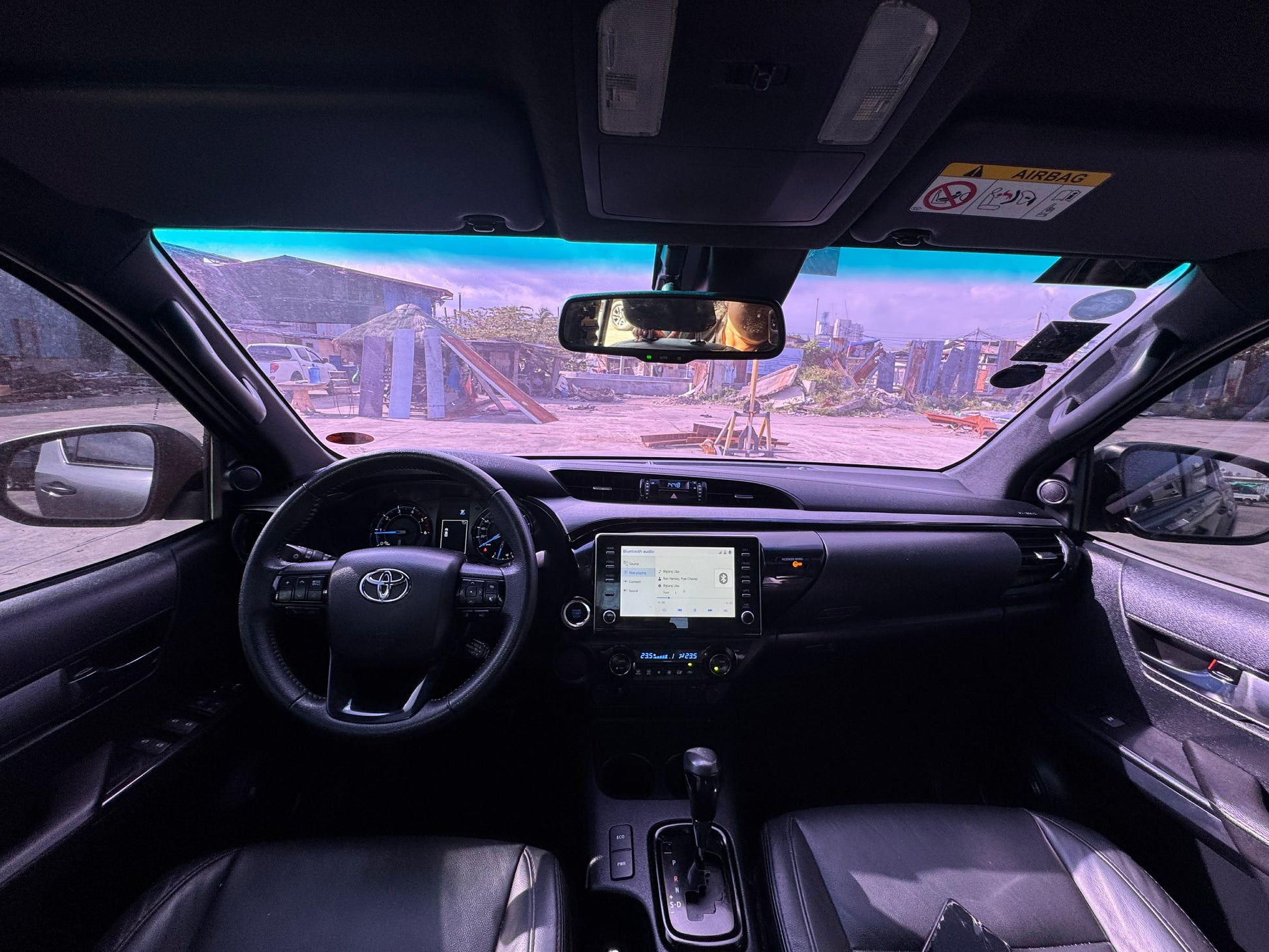 2023 TOYOTA HILUX 2.4L 4X2 CONQUEST AUTOMATIC TRANSMISSION Gold Aces Car Display Center