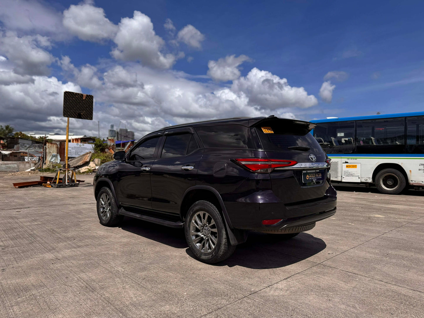 2022 TOYOTA FORTUNER 2.4L V 4X2 AUTOMATIC TRANSMISSION Gold Aces Car Display Center