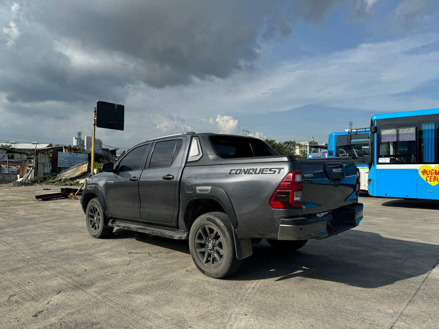 2023 TOYOTA HILUX 2.4L 4X2 CONQUEST AUTOMATIC TRANSMISSION Gold Aces Car Display Center