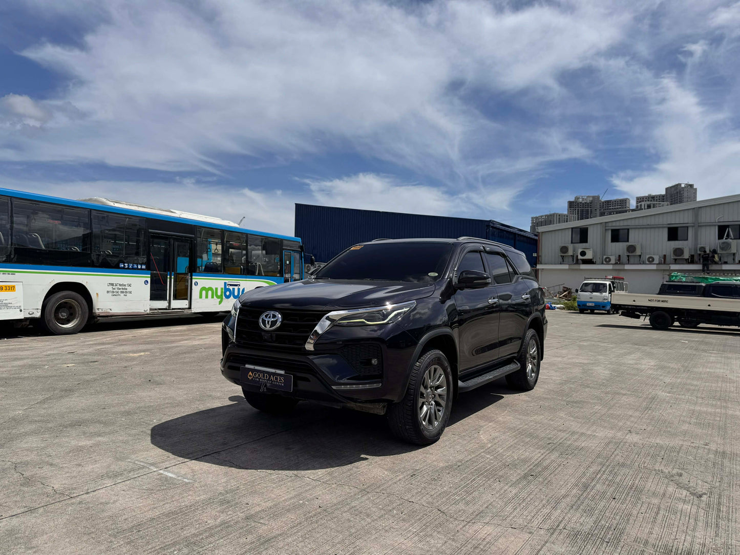 2022 TOYOTA FORTUNER 2.4L V 4X2 AUTOMATIC TRANSMISSION Gold Aces Car Display Center