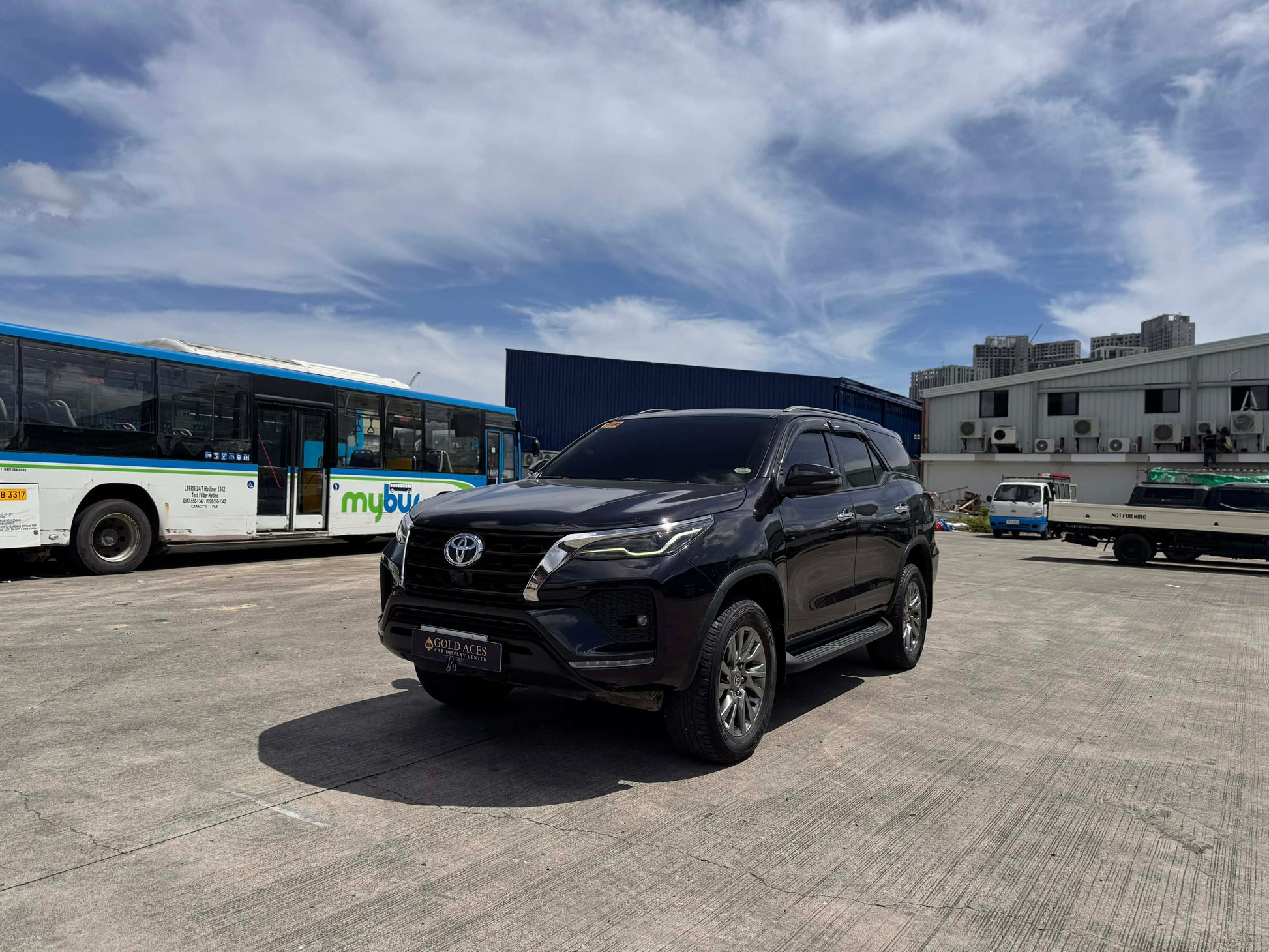2022 TOYOTA FORTUNER 2.4L V 4X2 AUTOMATIC TRANSMISSION Gold Aces Car Display Center