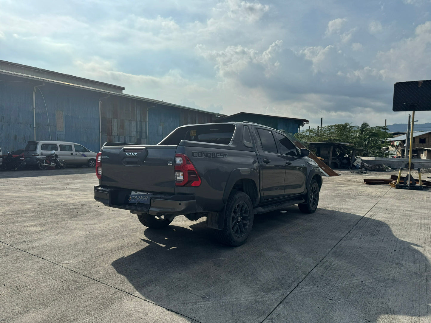 2023 TOYOTA HILUX 2.4L 4X2 CONQUEST AUTOMATIC TRANSMISSION Gold Aces Car Display Center