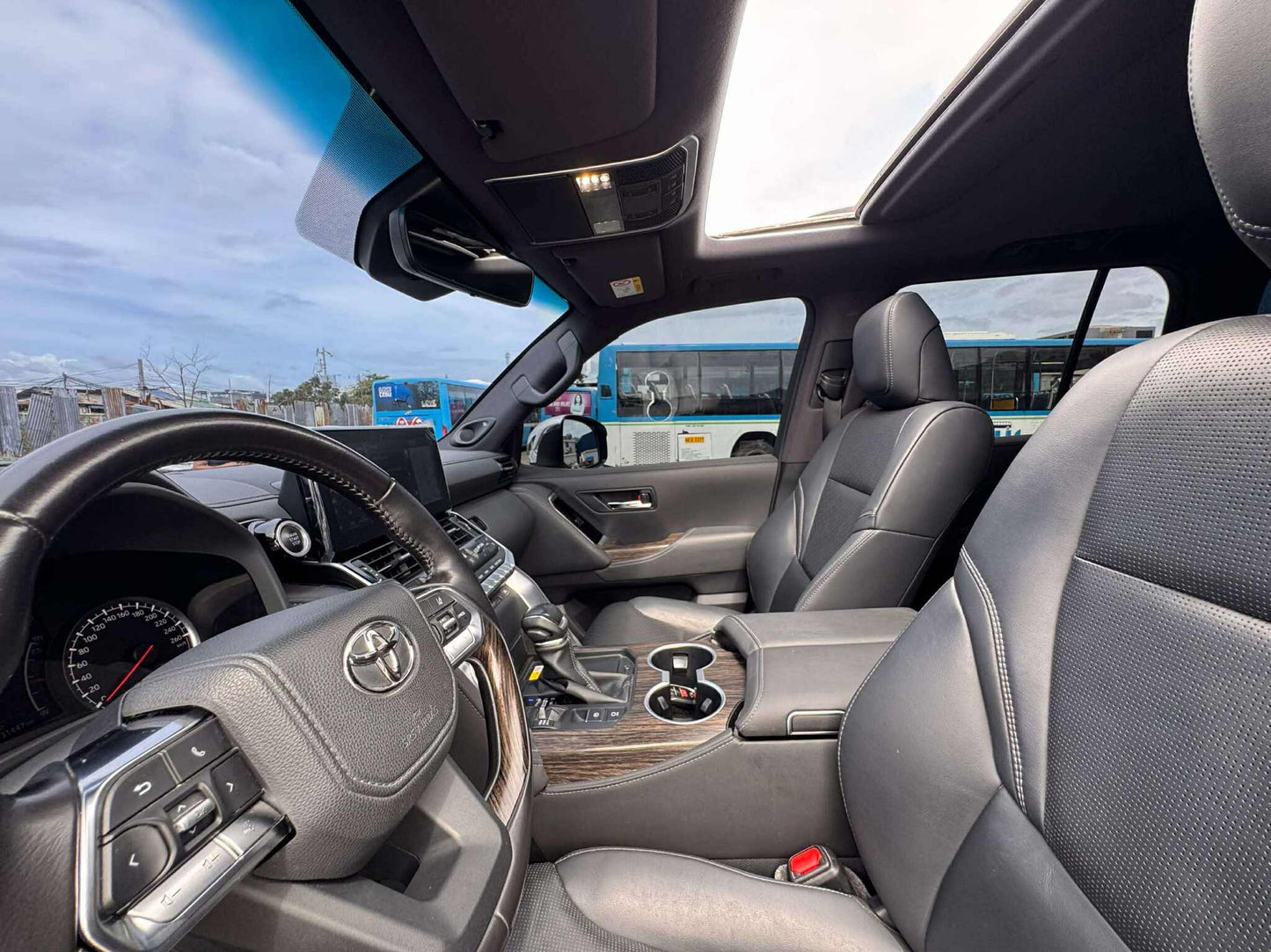 2022 TOYOTA LC300 3.3L 4X4 AUTOMATIC TRANSMISSION Gold Aces Car Display Center