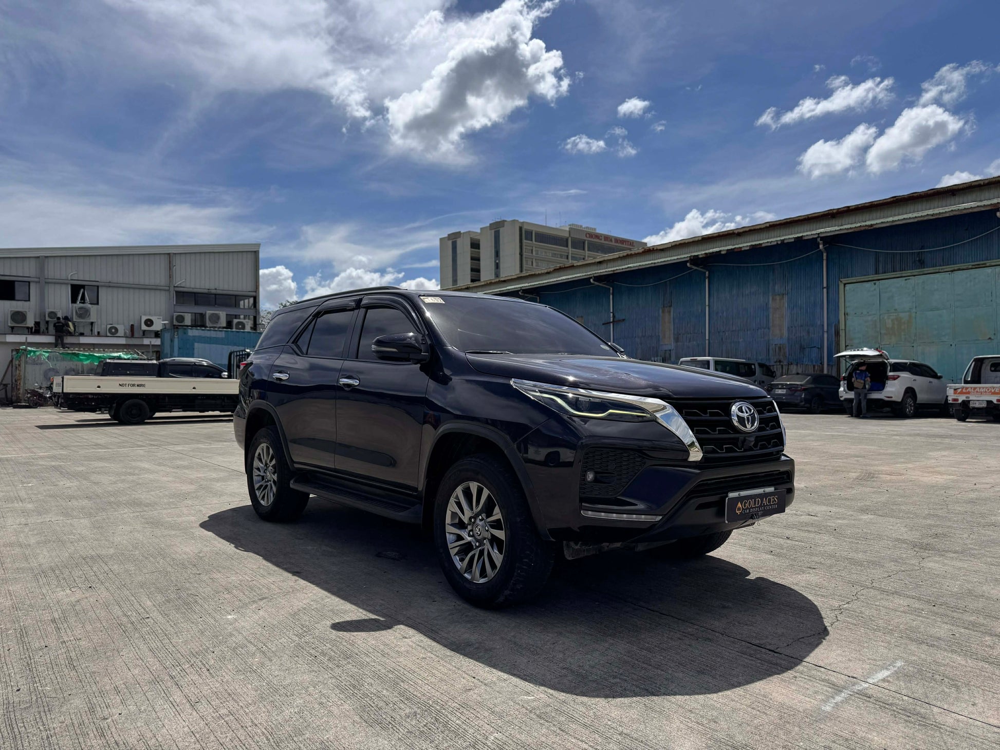 2022 TOYOTA FORTUNER 2.4L V 4X2 AUTOMATIC TRANSMISSION Gold Aces Car Display Center