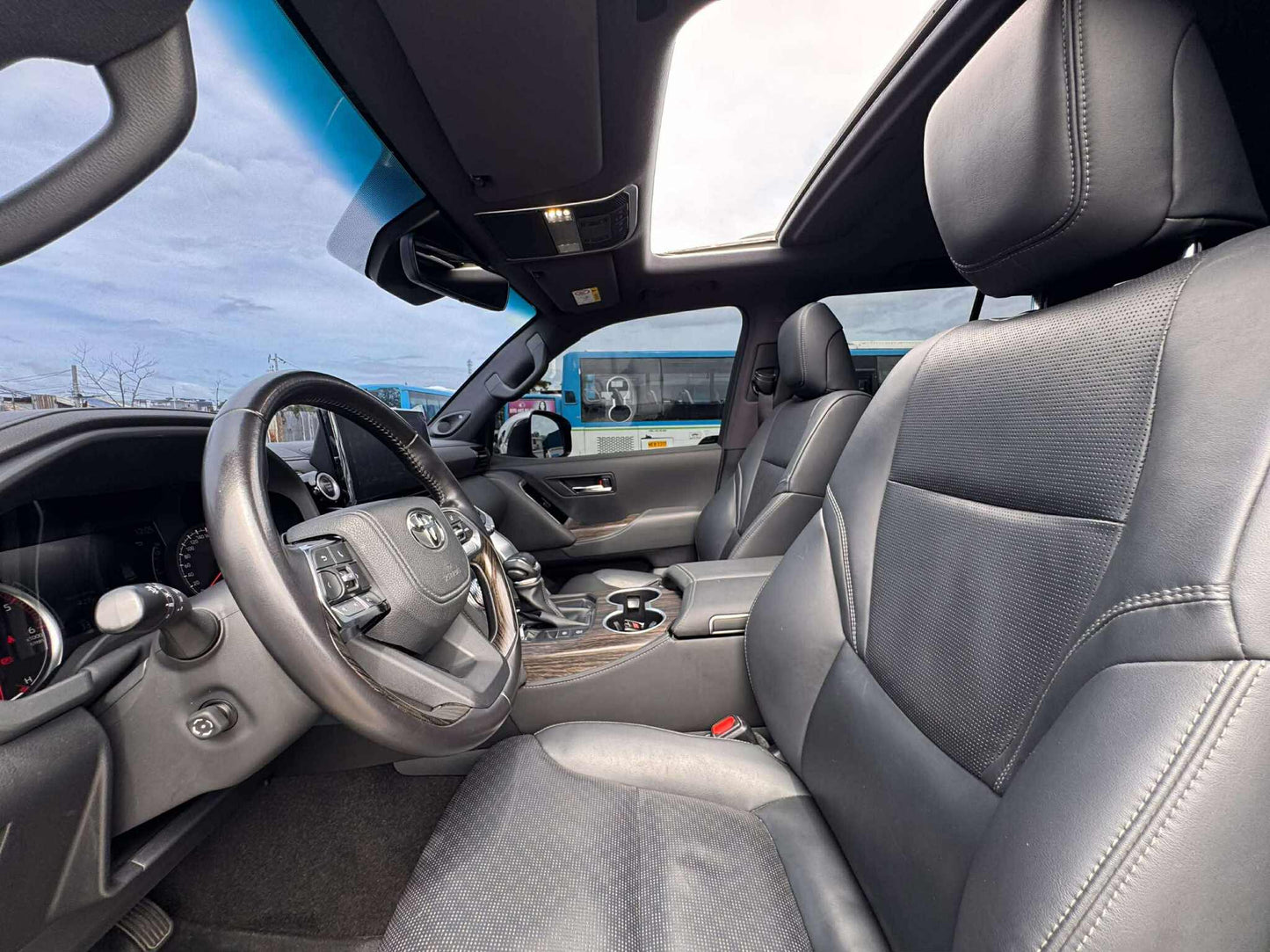 2022 TOYOTA LC300 3.3L 4X4 AUTOMATIC TRANSMISSION Gold Aces Car Display Center