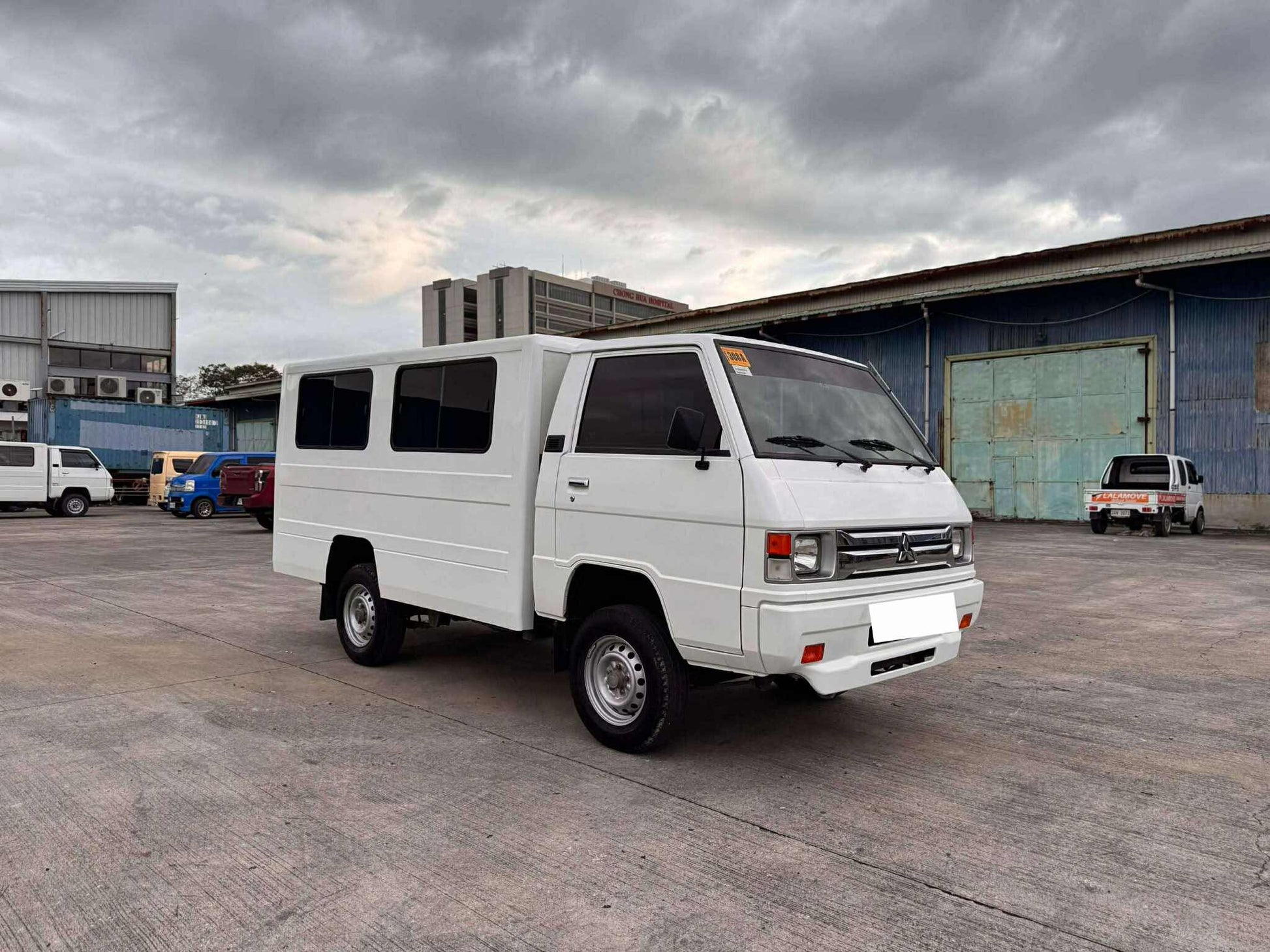 2023 MITSUBISHI L300 2.2L DSL MANUAL TRANSMISSION Gold Aces Car Display Center