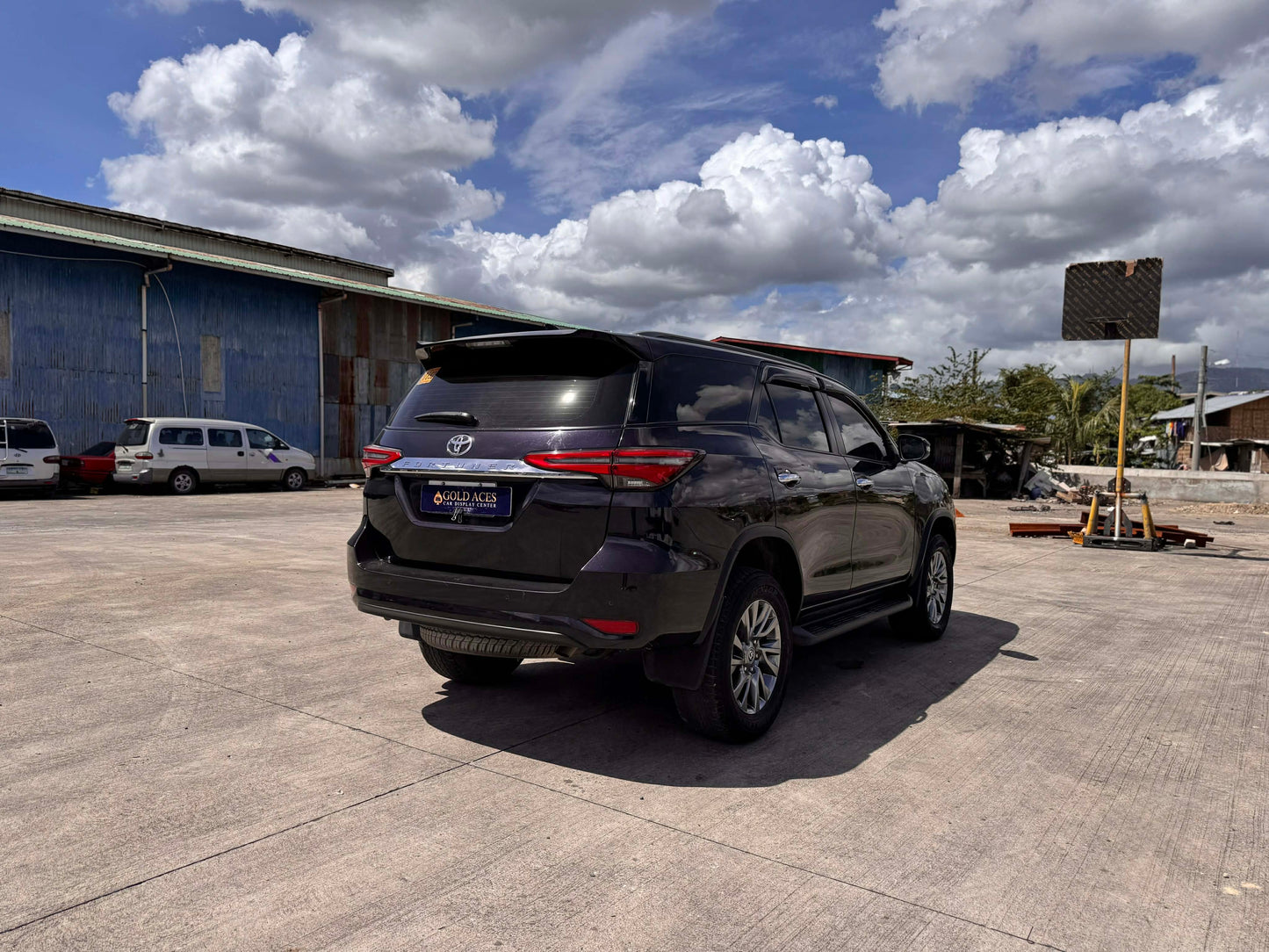 2022 TOYOTA FORTUNER 2.4L V 4X2 AUTOMATIC TRANSMISSION Gold Aces Car Display Center