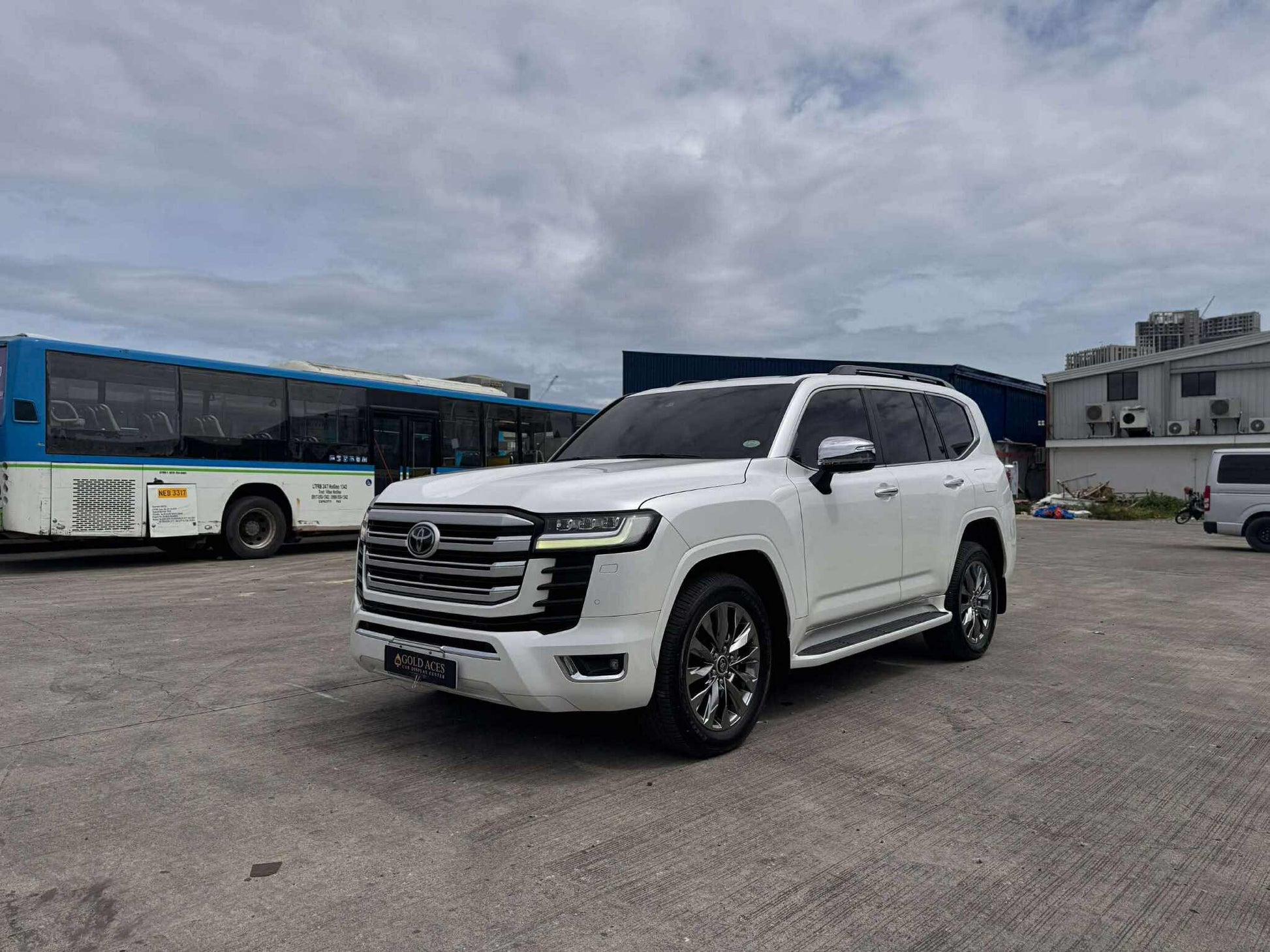 2022 TOYOTA LC300 3.3L 4X4 AUTOMATIC TRANSMISSION Gold Aces Car Display Center