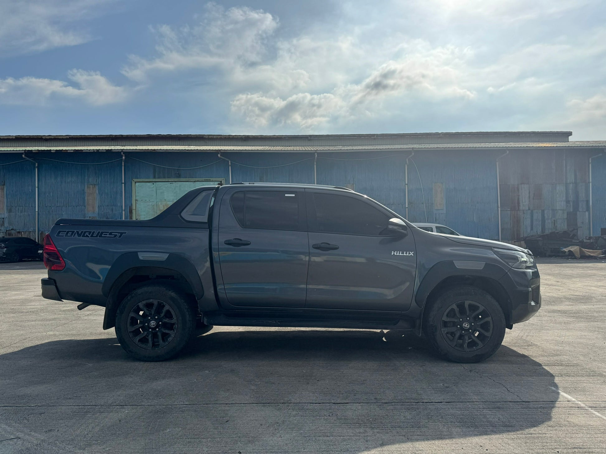 2023 TOYOTA HILUX 2.4L 4X2 CONQUEST AUTOMATIC TRANSMISSION Gold Aces Car Display Center