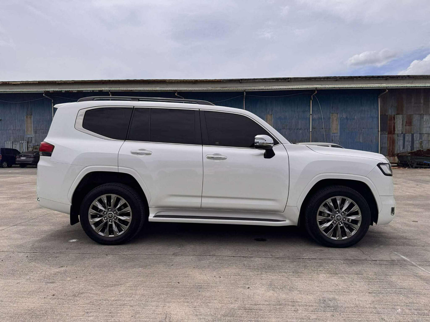 2022 TOYOTA LC300 3.3L 4X4 AUTOMATIC TRANSMISSION Gold Aces Car Display Center