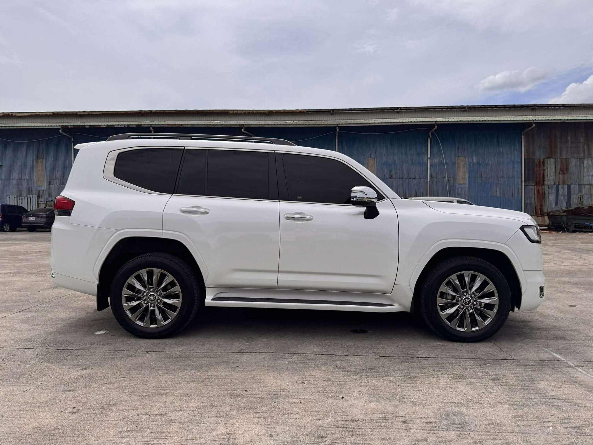 2022 TOYOTA LC300 3.3L 4X4 AUTOMATIC TRANSMISSION Gold Aces Car Display Center