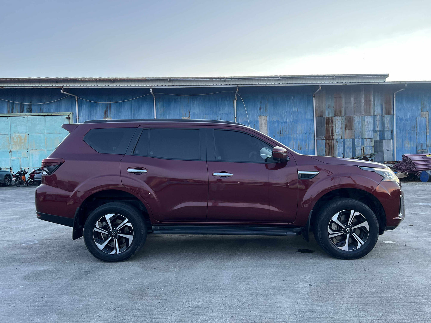 2025 NISSAN TERRA 2.5L VE 4X2 AUTOMATIC TRANMISSION Gold Aces Car Display Center