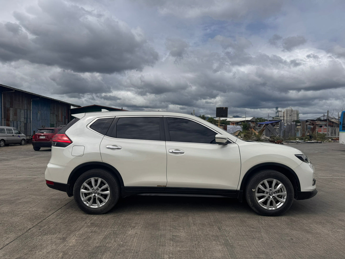 2018 NISSAN X-TRAIL 4X2 AUTOMATIC TRANSMISSION (23T KMS ONLY!) Gold Aces Car Display Center