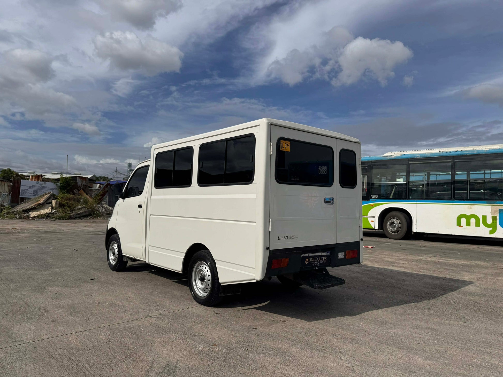 2023 TOYOTA LITEACE FX 1.5L MANUAL TRANSMISSION Gold Aces Car Display Center