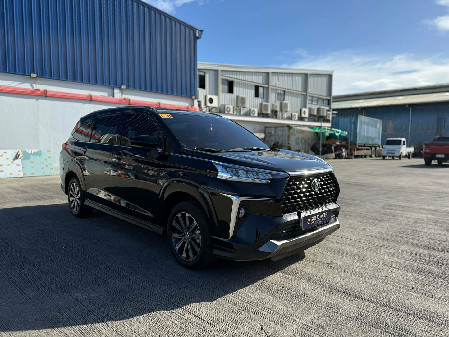 2025 TOYOTA VELOZ 1.5L E AUTOMATIC TRANSMISSION (9T KMS ONLY!) Gold Aces Car Display Center