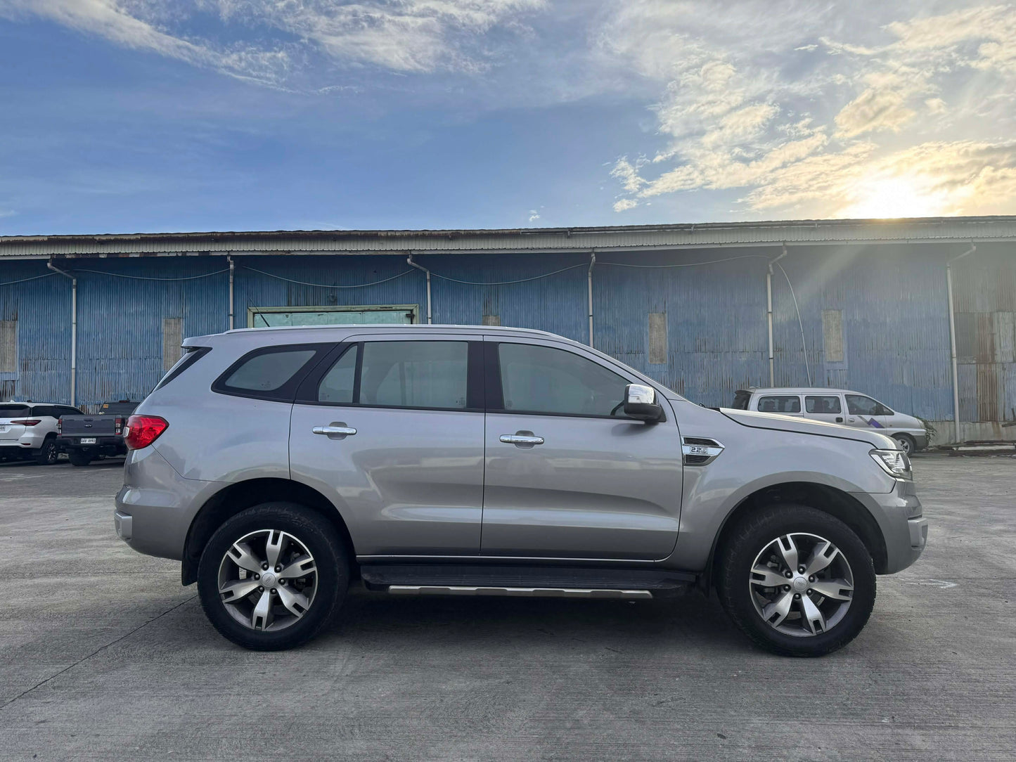 2016 FORD EVEREST TITANIUM 4X2 DSL AUTOMATIC TRANSMISSION Gold Aces Car Display Center