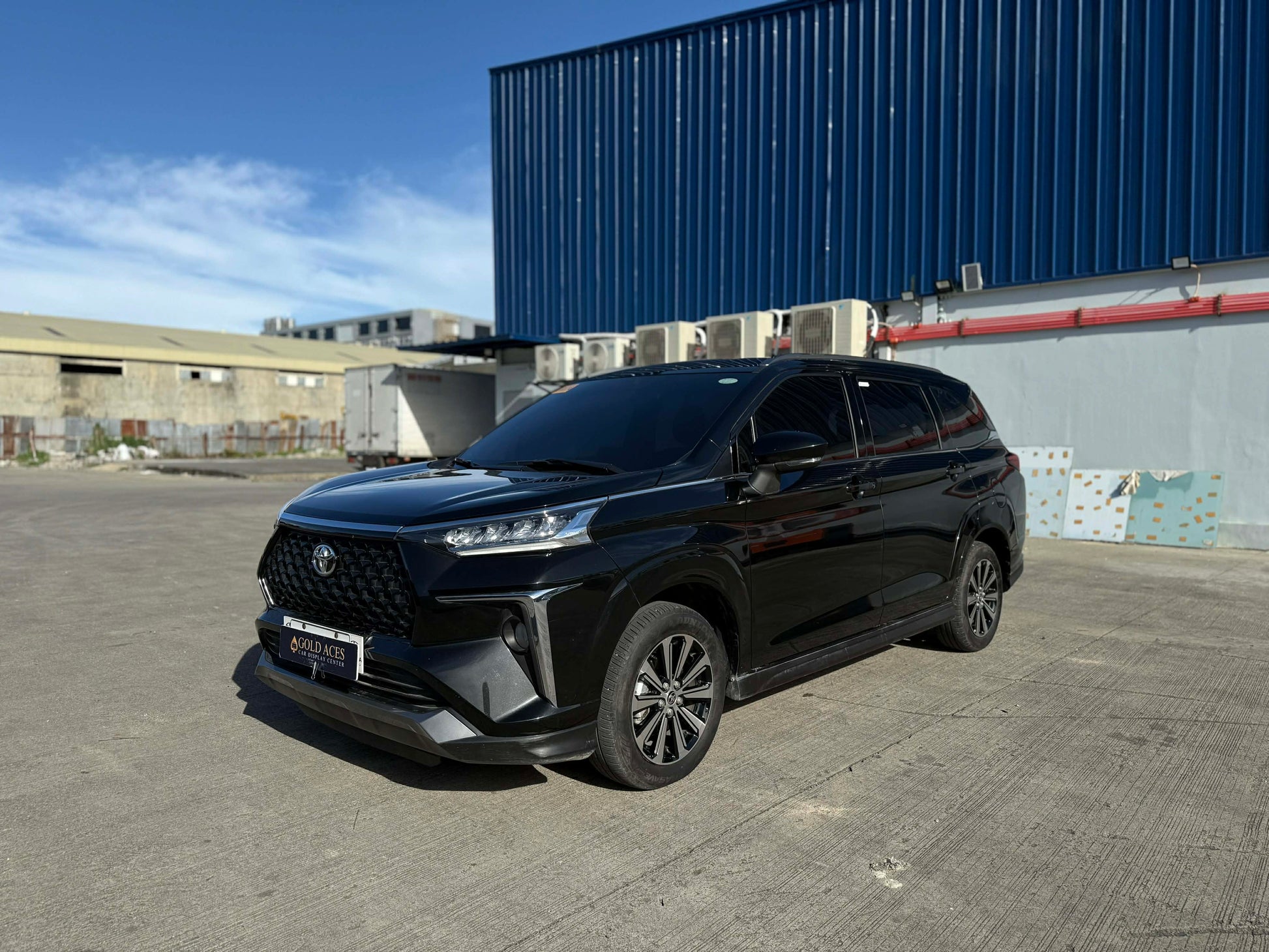 2025 TOYOTA VELOZ 1.5L E AUTOMATIC TRANSMISSION (9T KMS ONLY!) Gold Aces Car Display Center