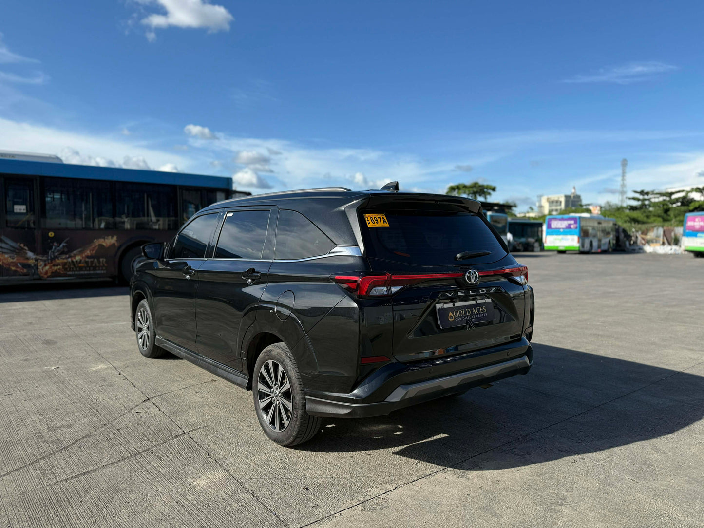 2025 TOYOTA VELOZ 1.5L E AUTOMATIC TRANSMISSION (9T KMS ONLY!) Gold Aces Car Display Center