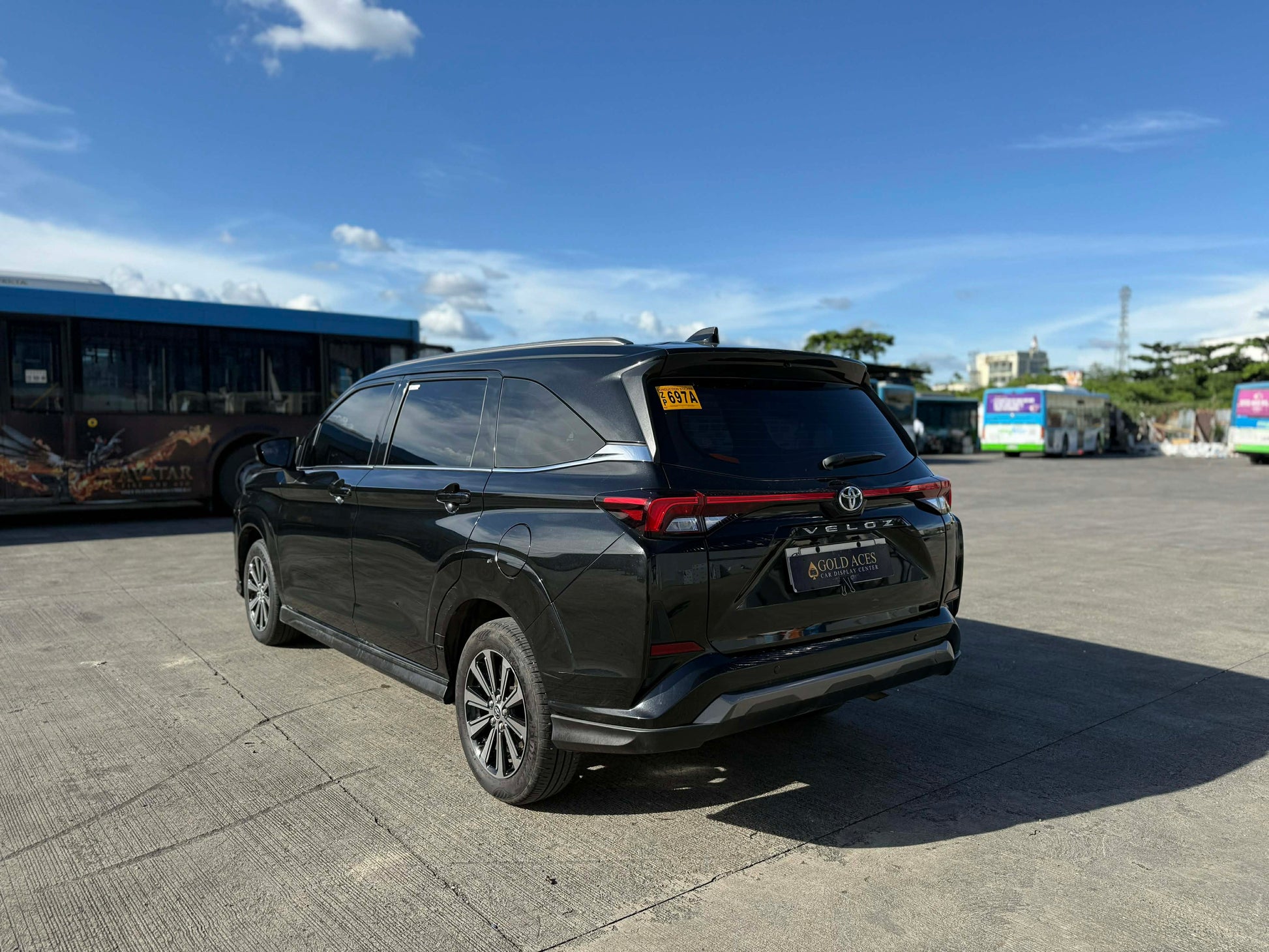 2025 TOYOTA VELOZ 1.5L E AUTOMATIC TRANSMISSION (9T KMS ONLY!) Gold Aces Car Display Center