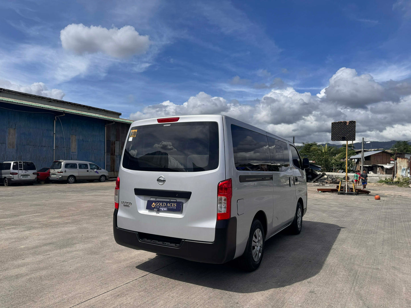 2017 NISSAN NV350 URVAN 2.5L MANUAL TRANSMISSION Gold Aces Car Display Center